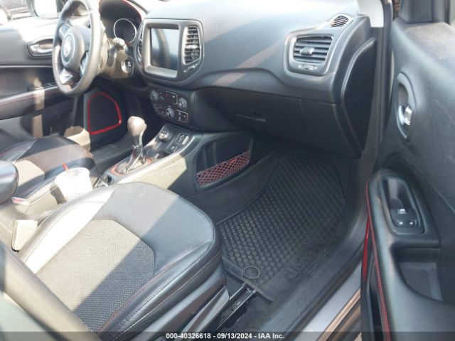 Photo 4 VIN: 3C4NJDDB7JT373644 - JEEP COMPASS 