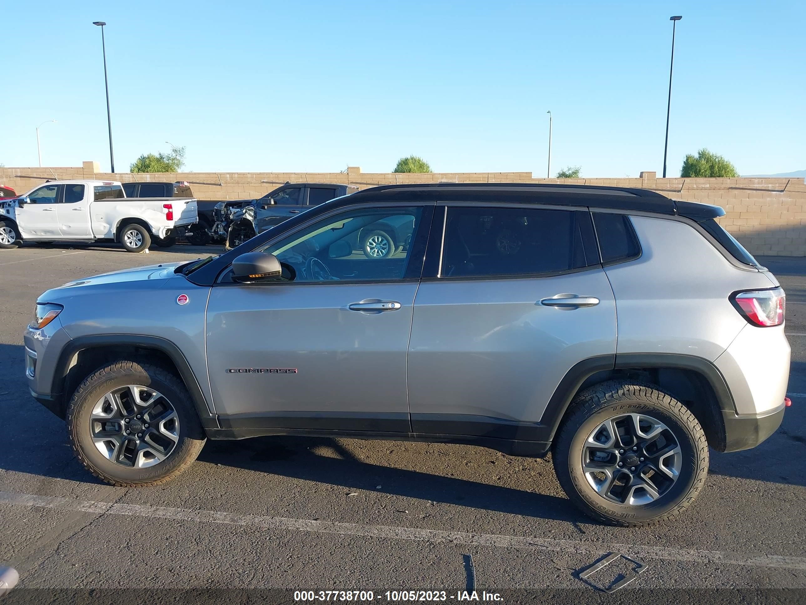 Photo 13 VIN: 3C4NJDDB7JT450884 - JEEP COMPASS 