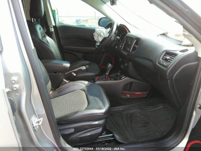 Photo 4 VIN: 3C4NJDDB7KT702828 - JEEP COMPASS 