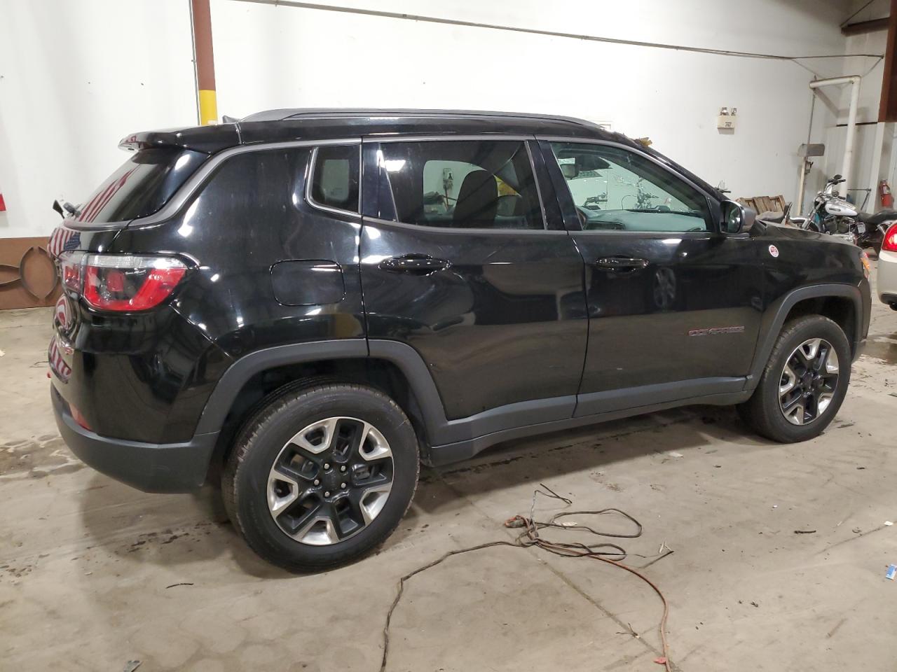 Photo 2 VIN: 3C4NJDDB8JT410605 - JEEP COMPASS 