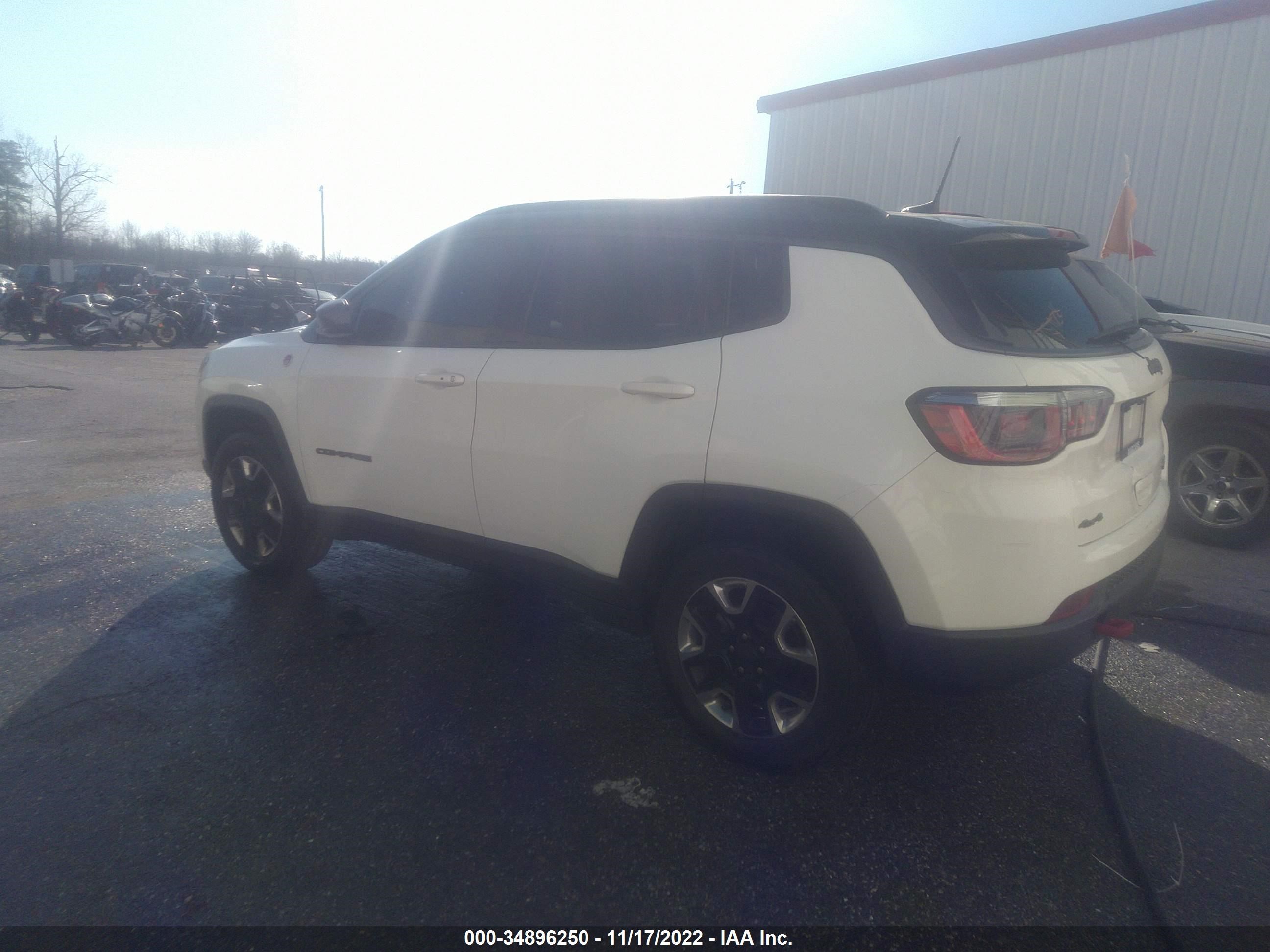 Photo 2 VIN: 3C4NJDDB9JT174546 - JEEP COMPASS 