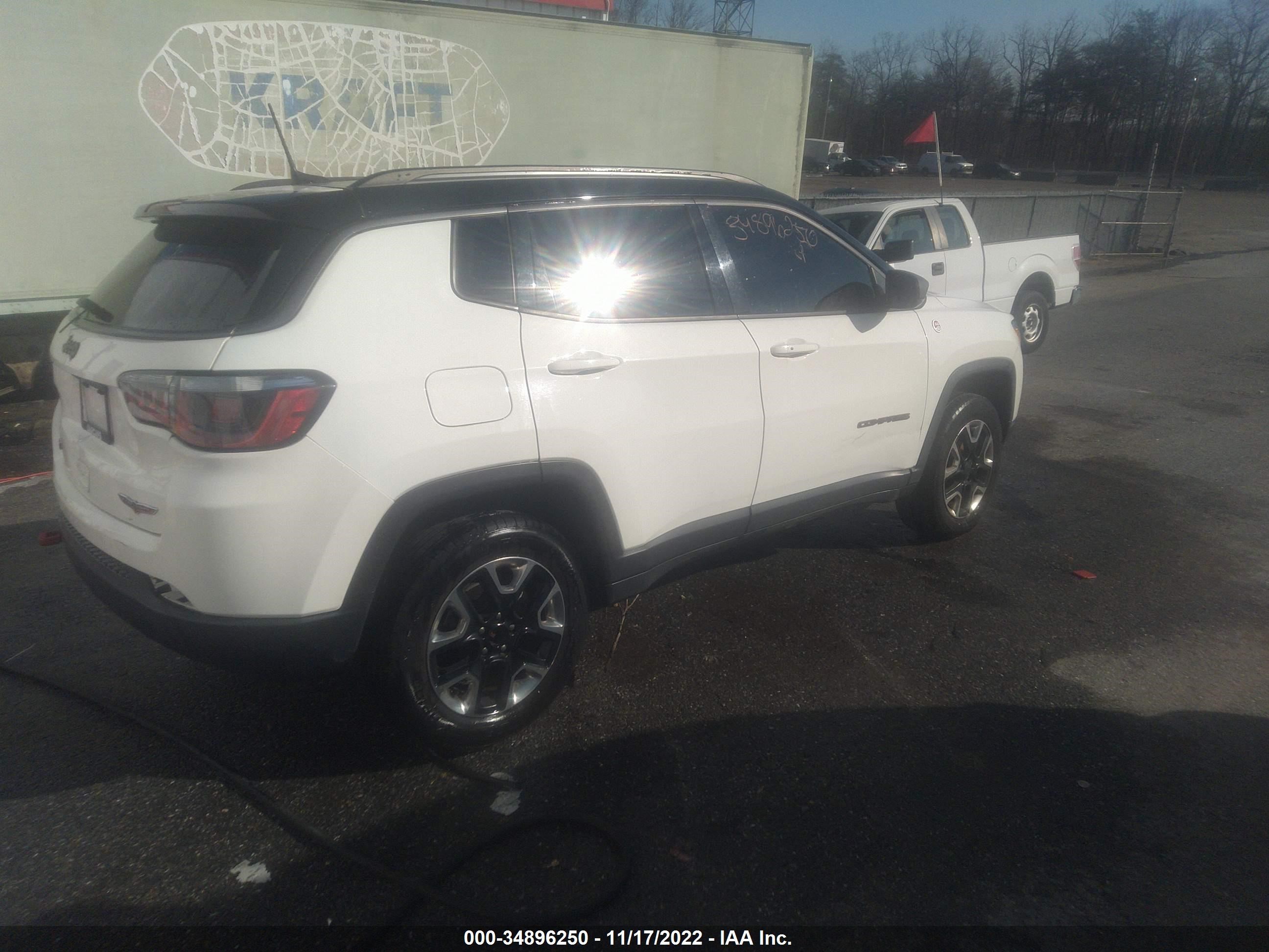 Photo 3 VIN: 3C4NJDDB9JT174546 - JEEP COMPASS 