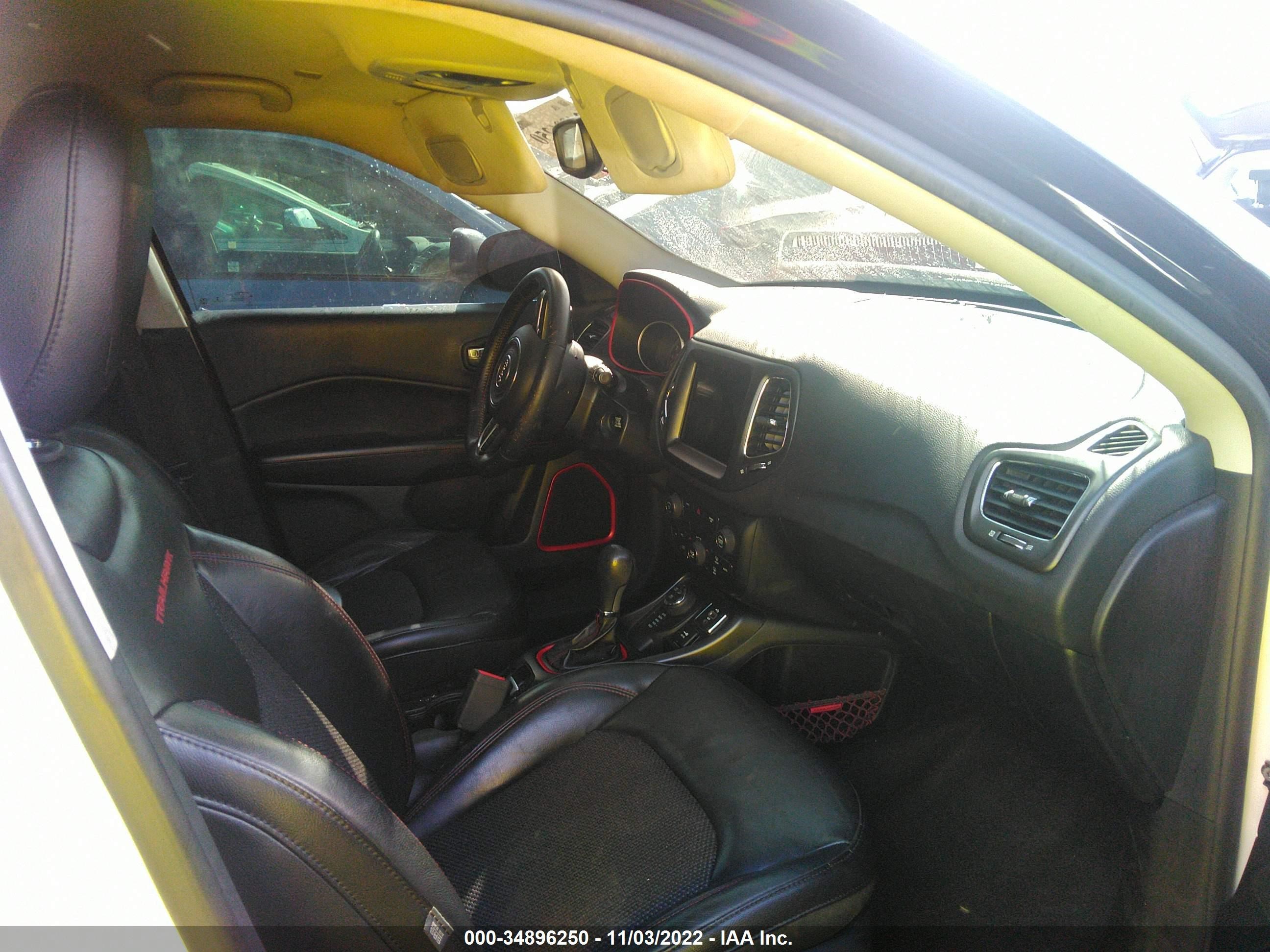 Photo 4 VIN: 3C4NJDDB9JT174546 - JEEP COMPASS 