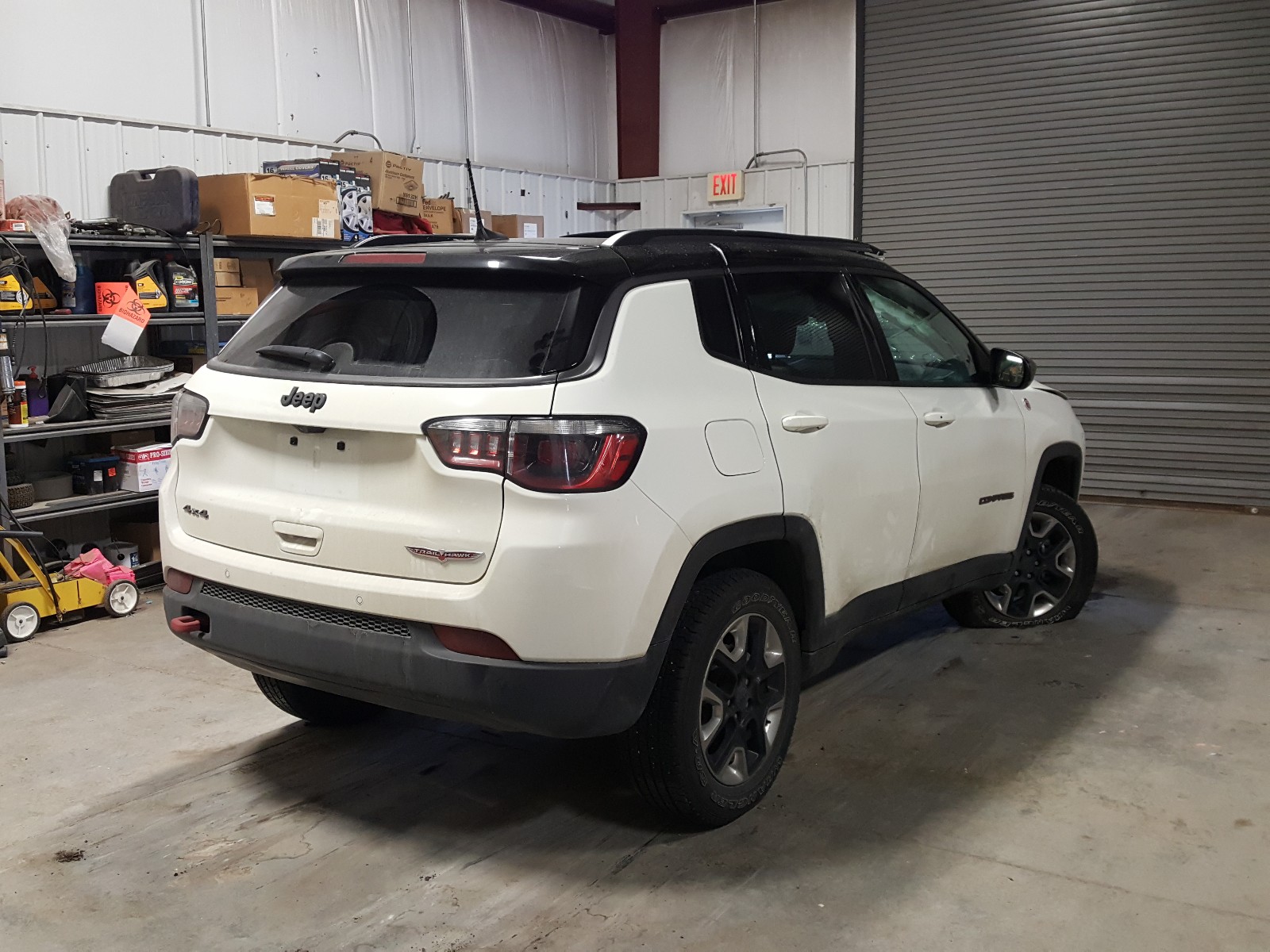 Photo 3 VIN: 3C4NJDDB9JT214334 - JEEP COMPASS 