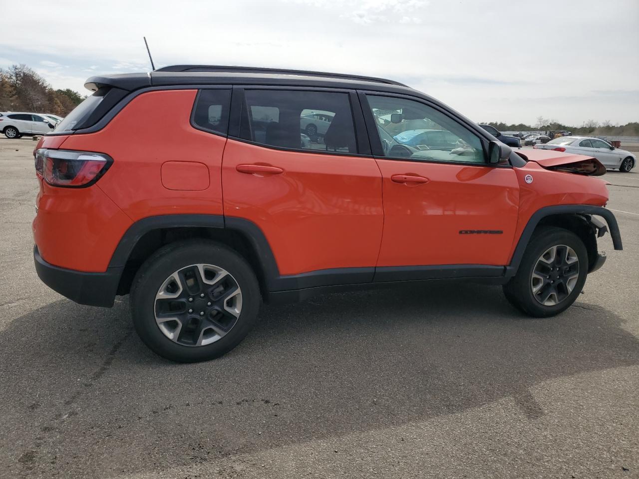 Photo 2 VIN: 3C4NJDDB9JT346025 - JEEP COMPASS 