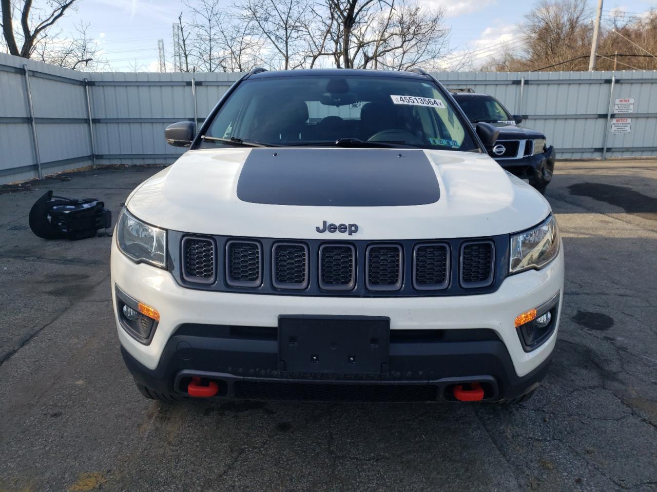 Photo 4 VIN: 3C4NJDDB9JT366615 - JEEP COMPASS 