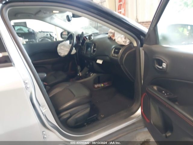 Photo 4 VIN: 3C4NJDDB9KT671601 - JEEP COMPASS 