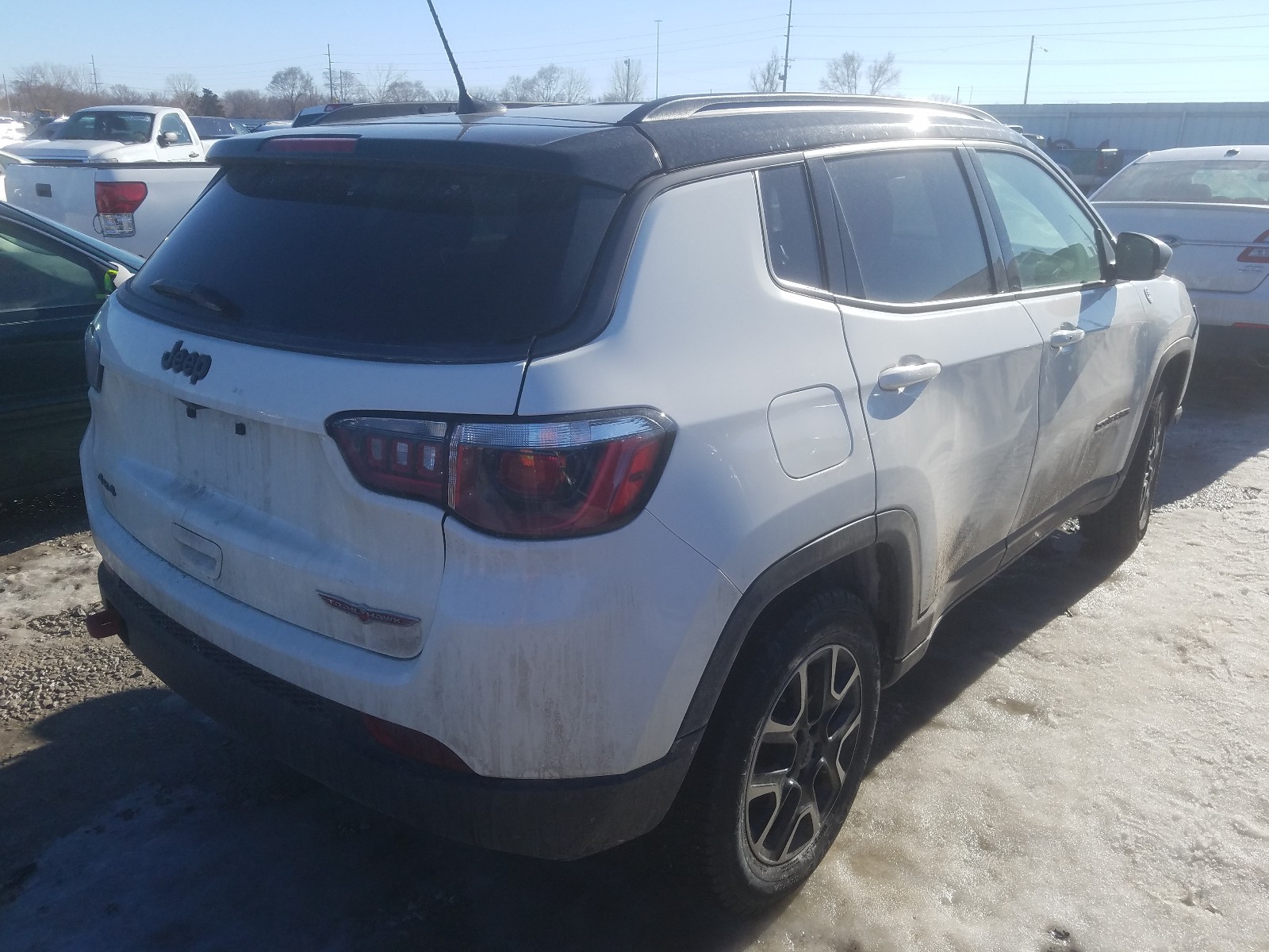 Photo 3 VIN: 3C4NJDDB9KT721266 - JEEP COMPASS TR 