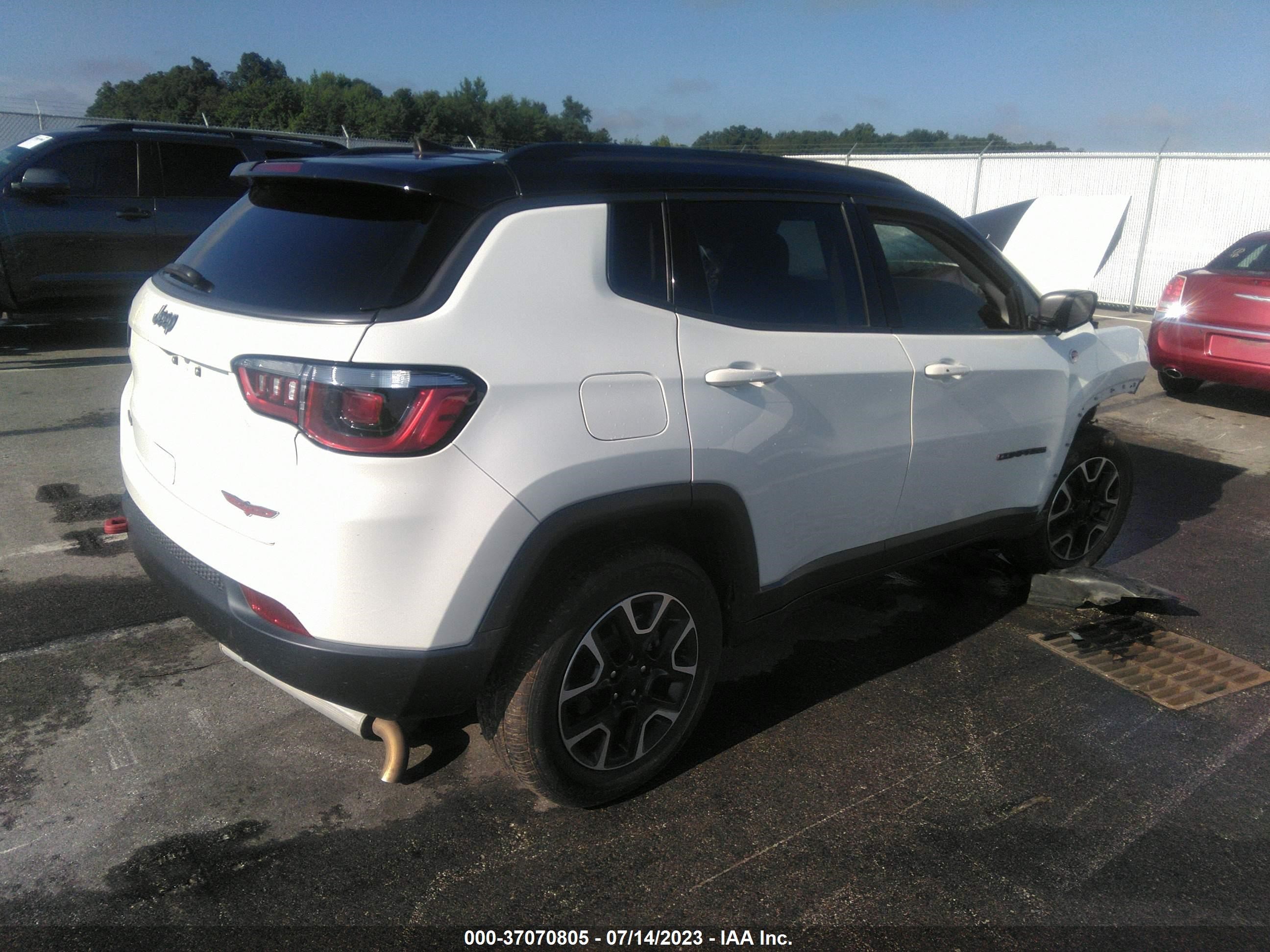 Photo 3 VIN: 3C4NJDDBXLT184585 - JEEP COMPASS 