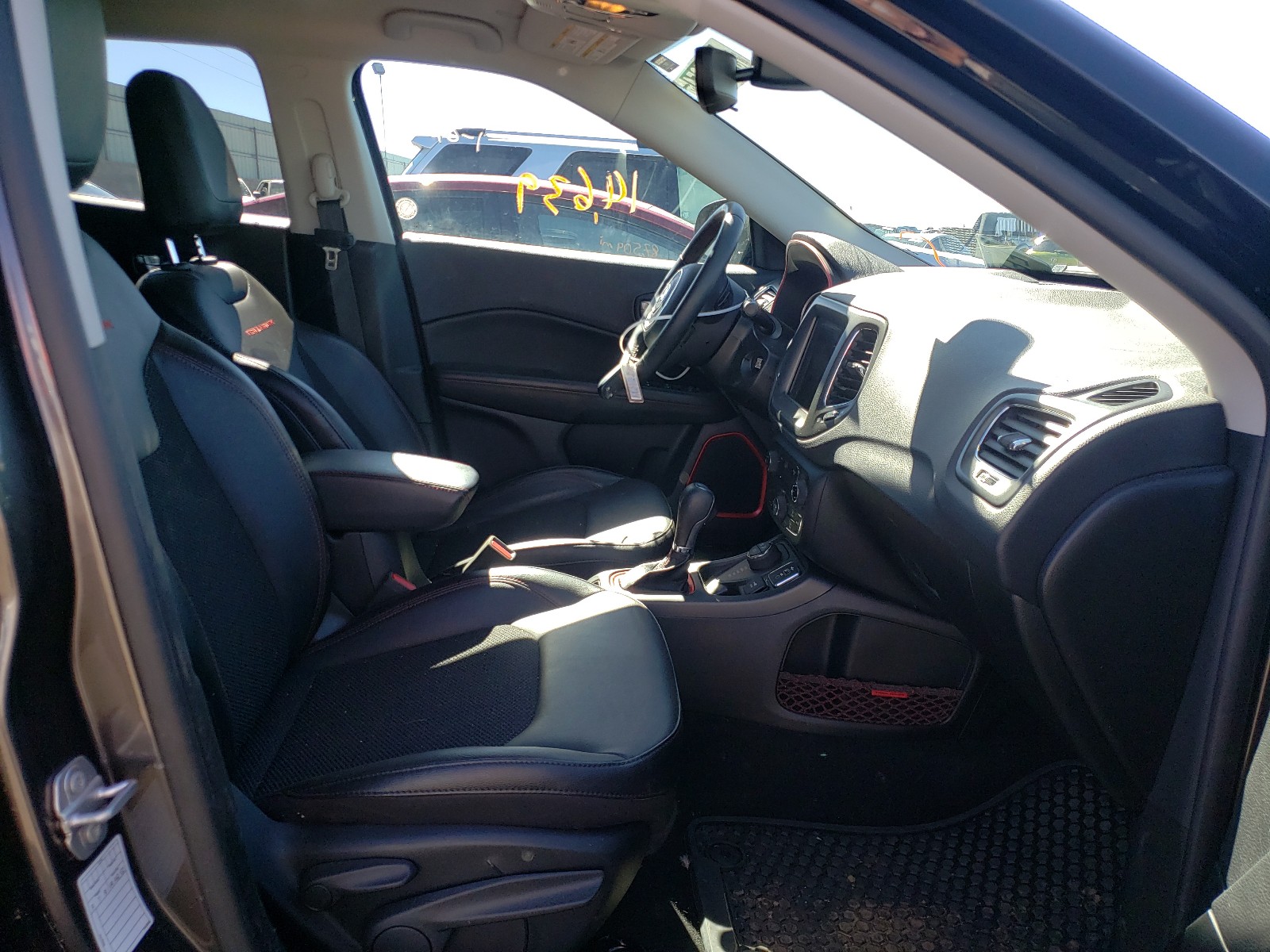 Photo 4 VIN: 3C4NJDDBXLT207928 - JEEP COMPASS TR 