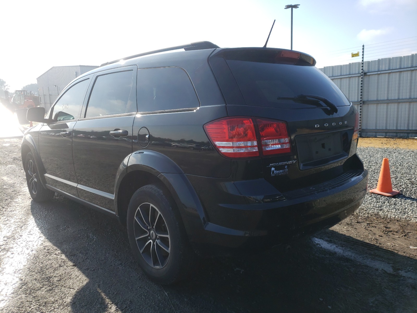 Photo 2 VIN: 3C4PDCAB0JT216505 - DODGE JOURNEY SE 