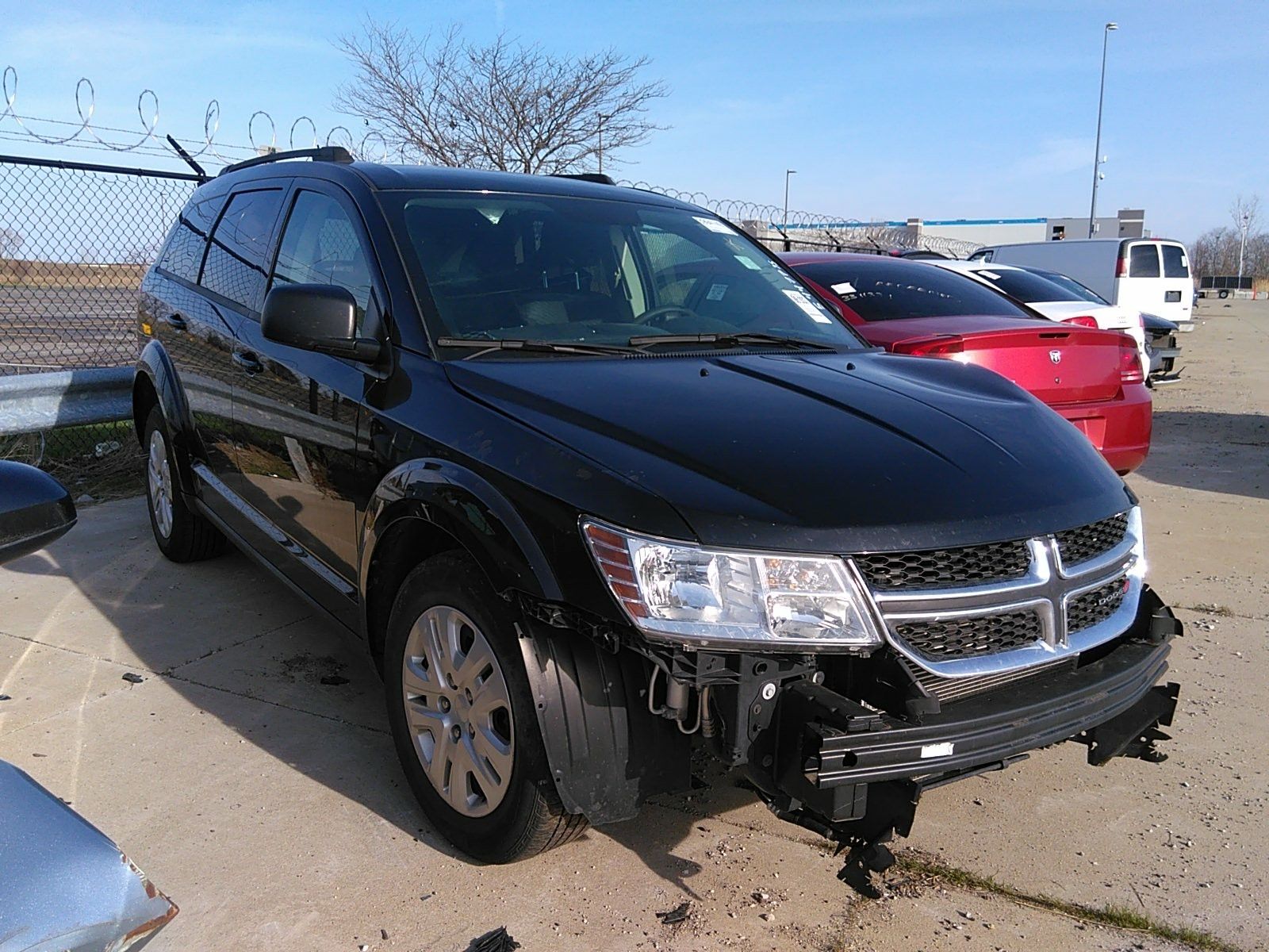 Photo 2 VIN: 3C4PDCAB0JT275389 - DODGE JOURNEY FWD 4C 