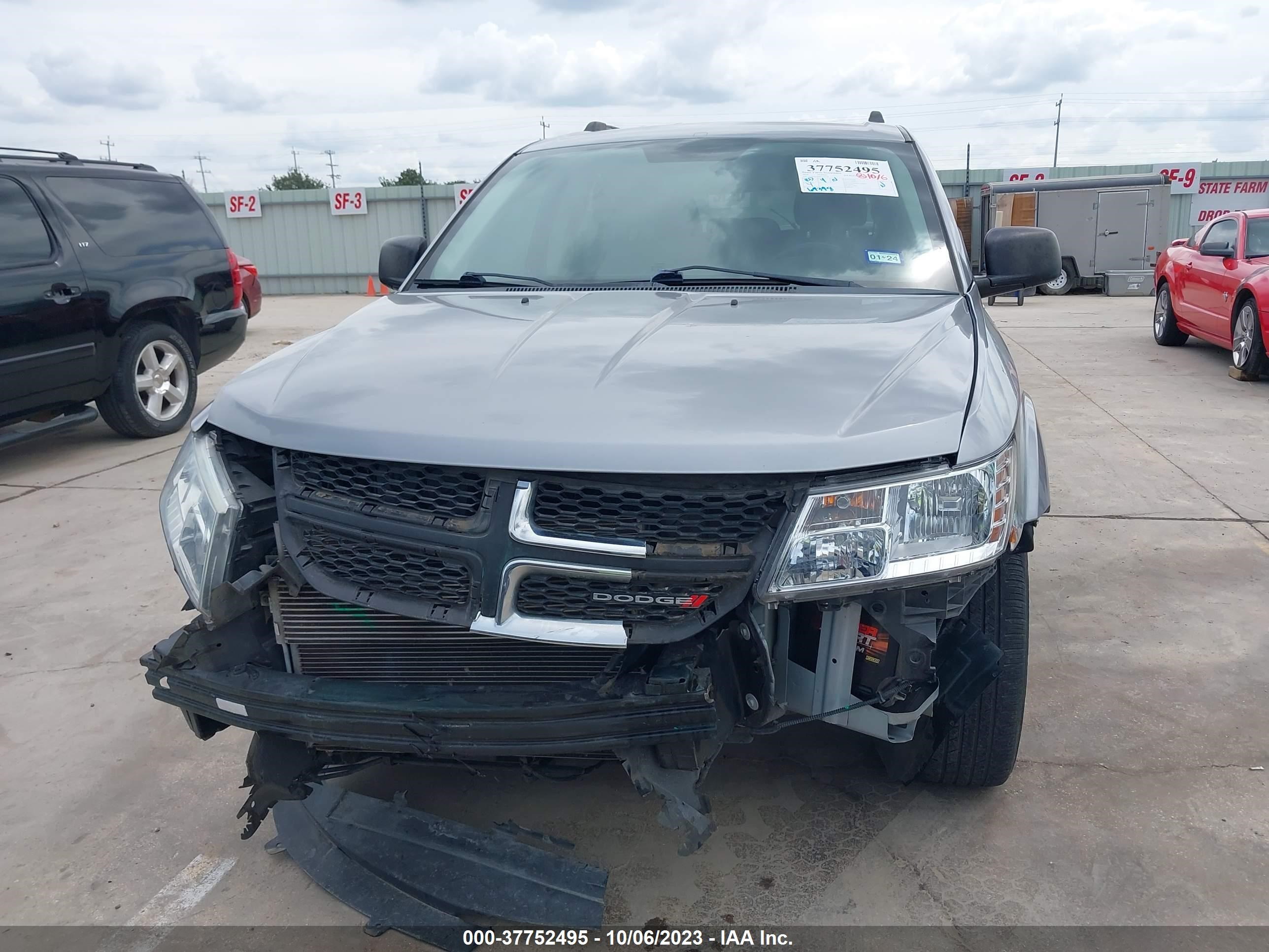 Photo 12 VIN: 3C4PDCAB0JT275778 - DODGE JOURNEY 