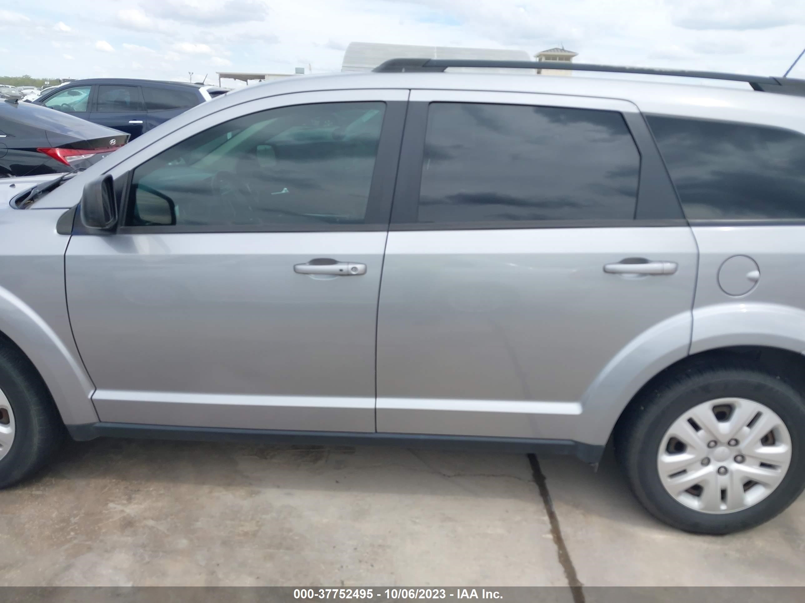 Photo 14 VIN: 3C4PDCAB0JT275778 - DODGE JOURNEY 