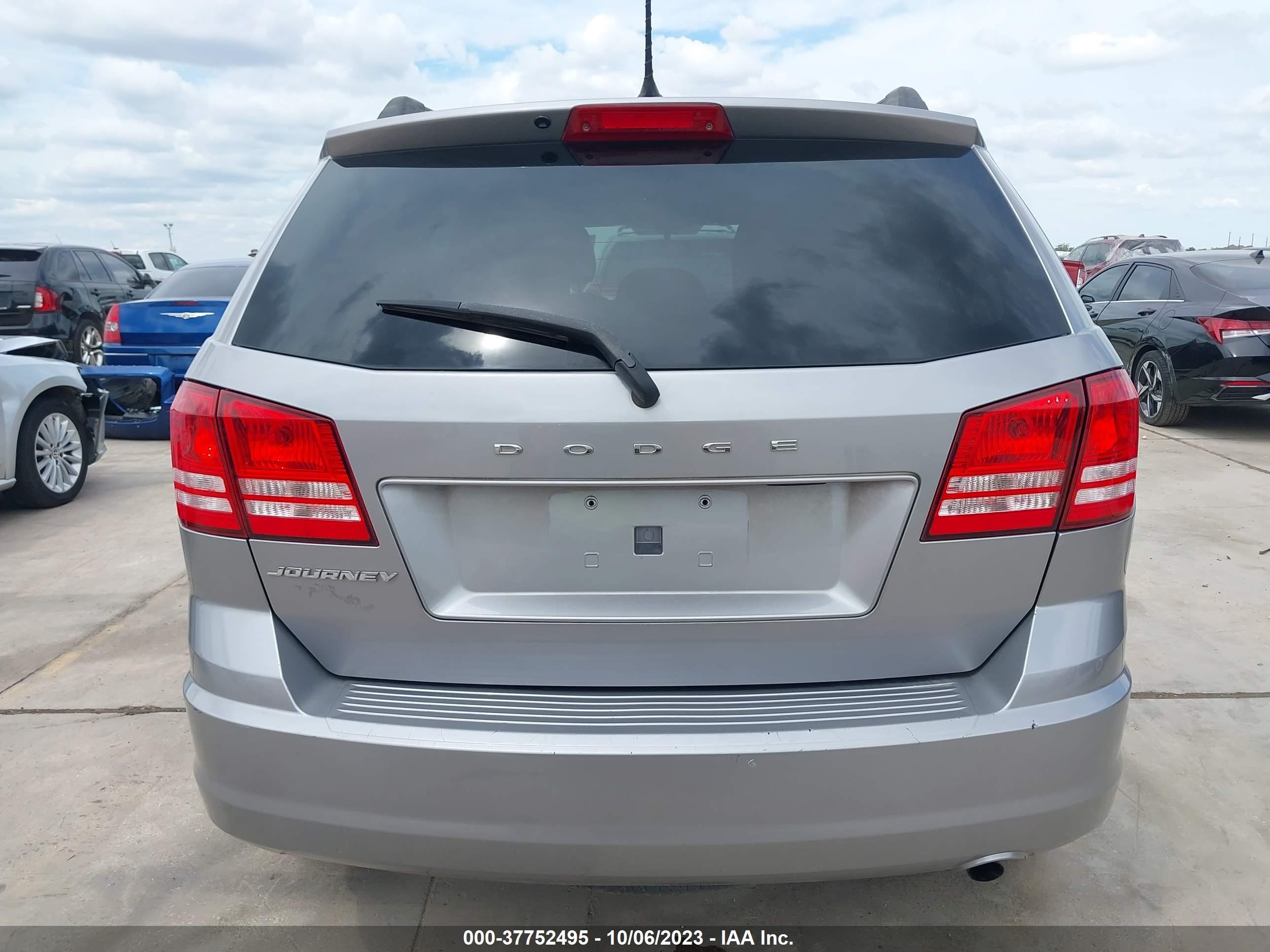 Photo 16 VIN: 3C4PDCAB0JT275778 - DODGE JOURNEY 