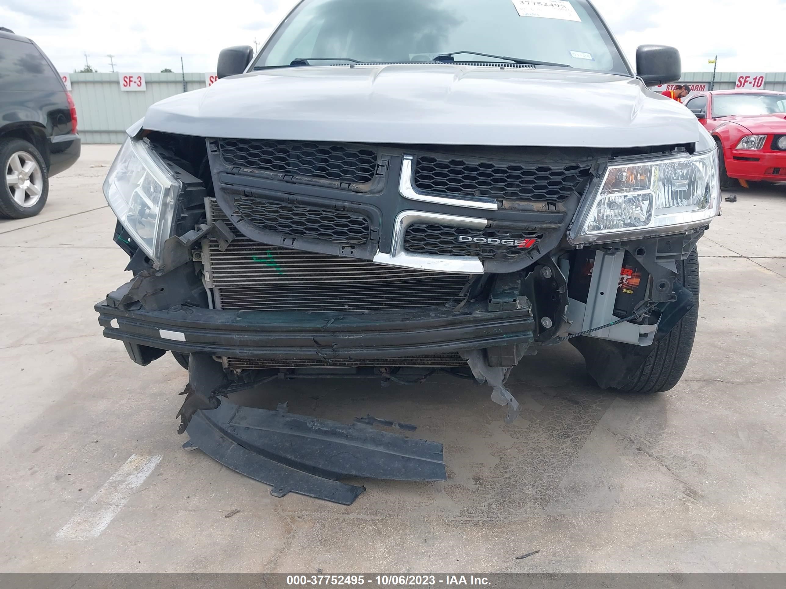 Photo 5 VIN: 3C4PDCAB0JT275778 - DODGE JOURNEY 