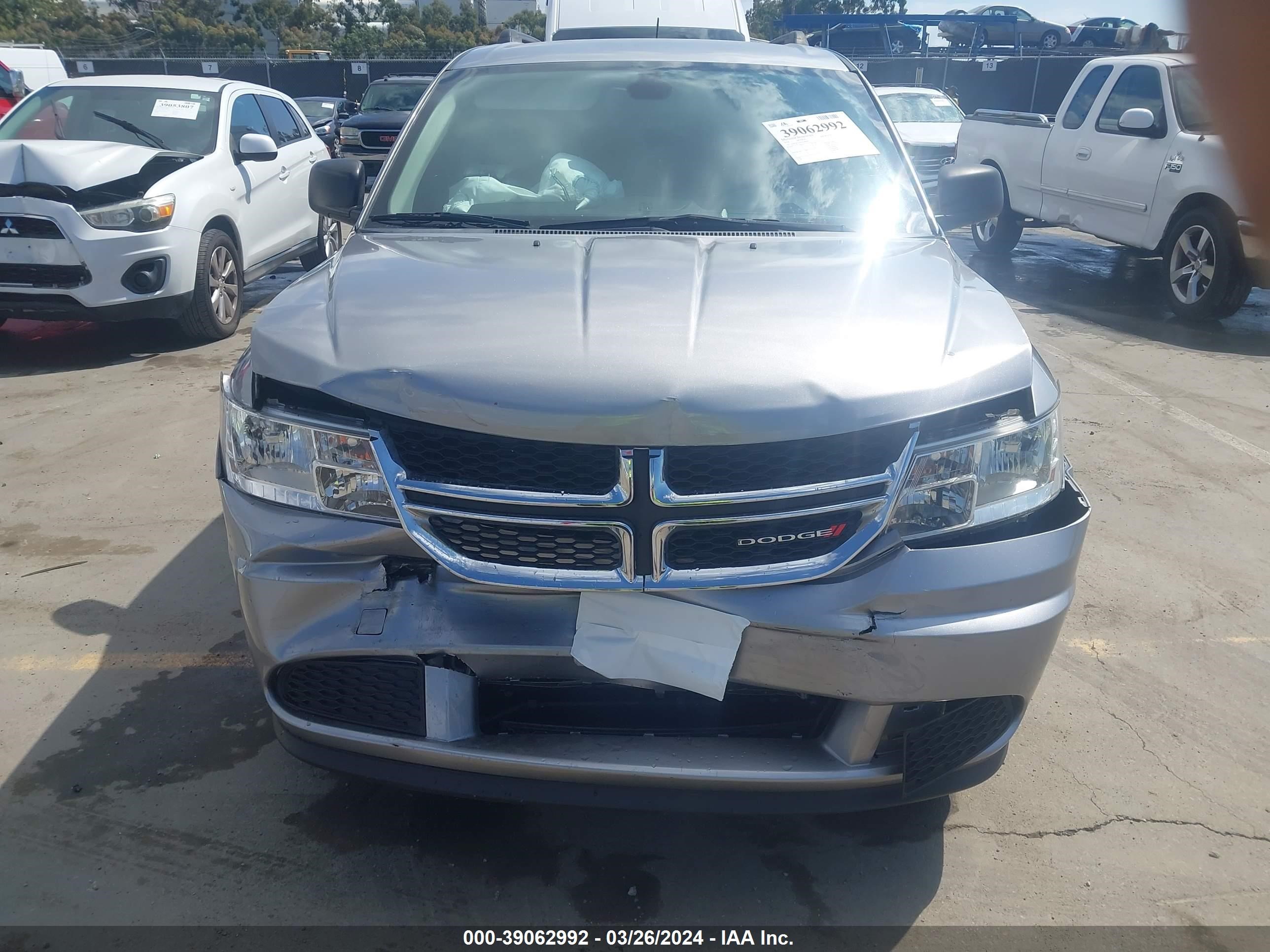 Photo 11 VIN: 3C4PDCAB0JT496698 - DODGE JOURNEY 