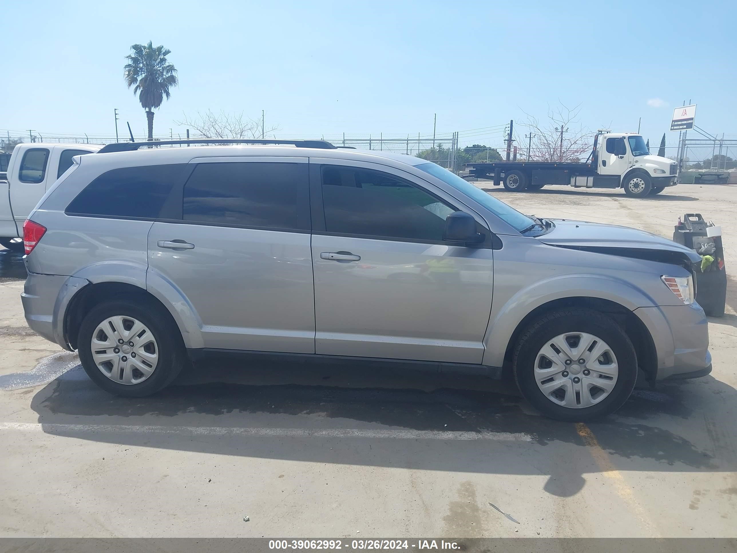 Photo 12 VIN: 3C4PDCAB0JT496698 - DODGE JOURNEY 