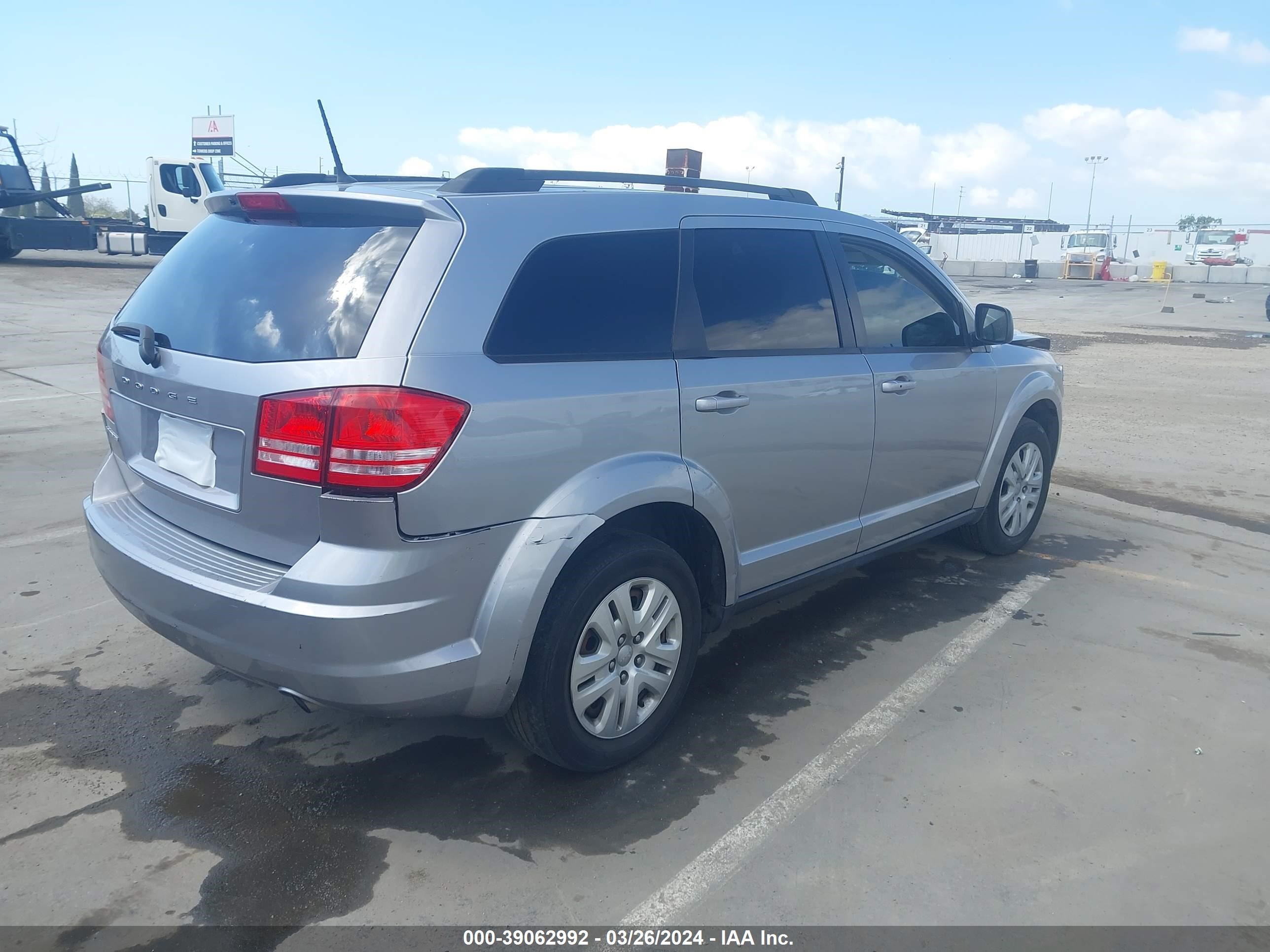 Photo 3 VIN: 3C4PDCAB0JT496698 - DODGE JOURNEY 