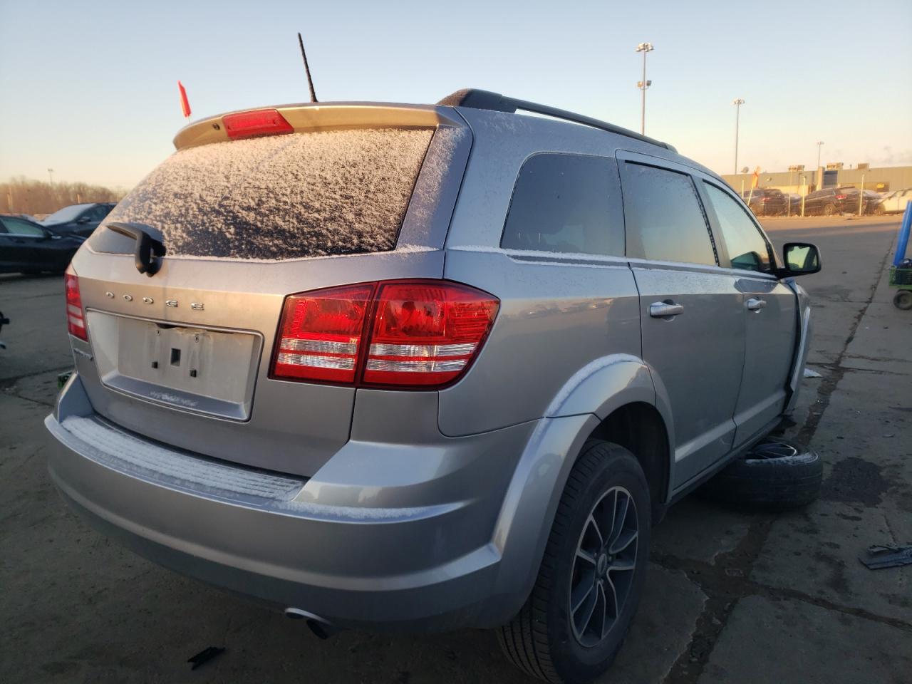 Photo 3 VIN: 3C4PDCAB0JT533216 - DODGE JOURNEY 