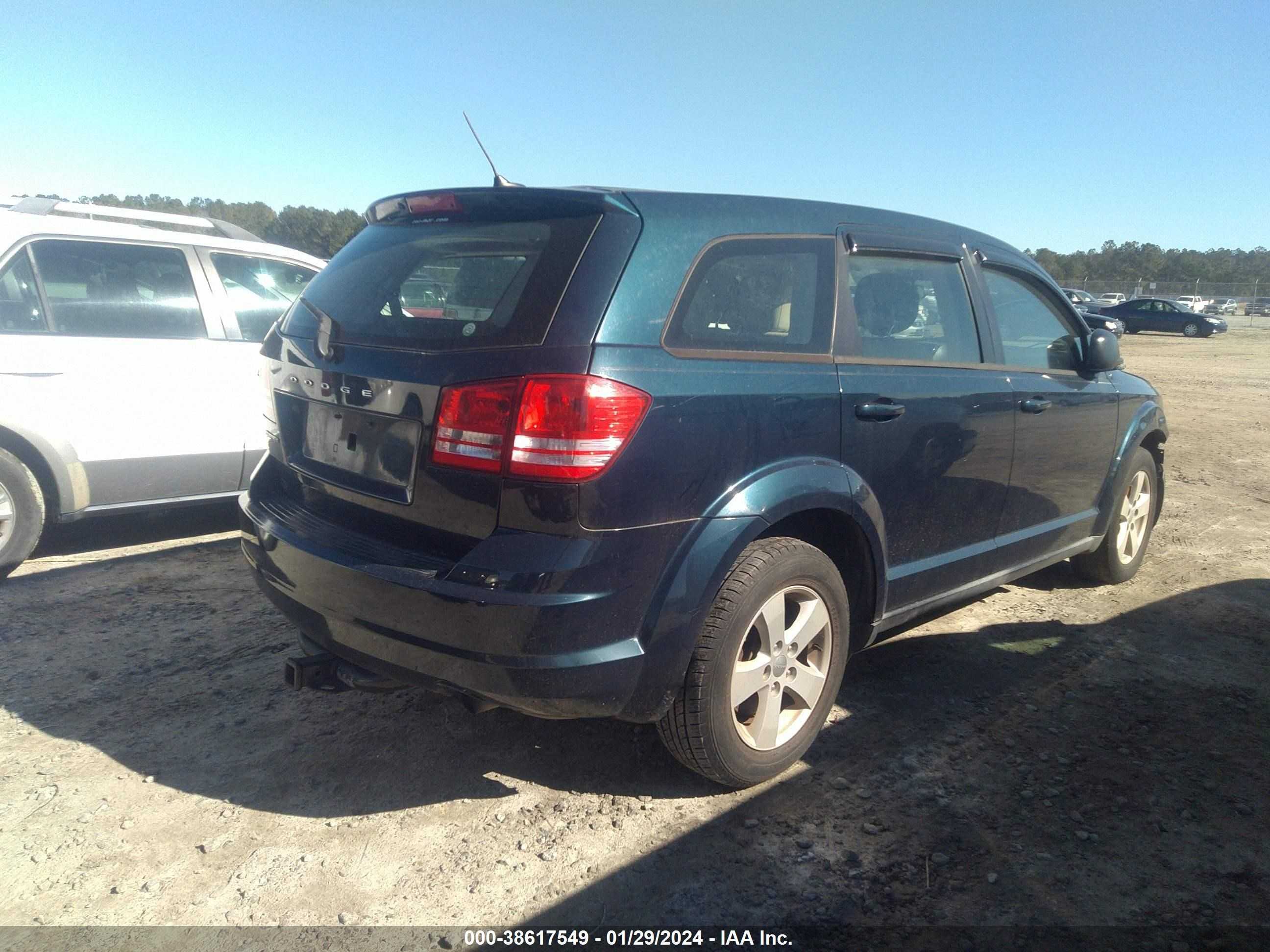 Photo 3 VIN: 3C4PDCAB1DT529714 - DODGE JOURNEY 