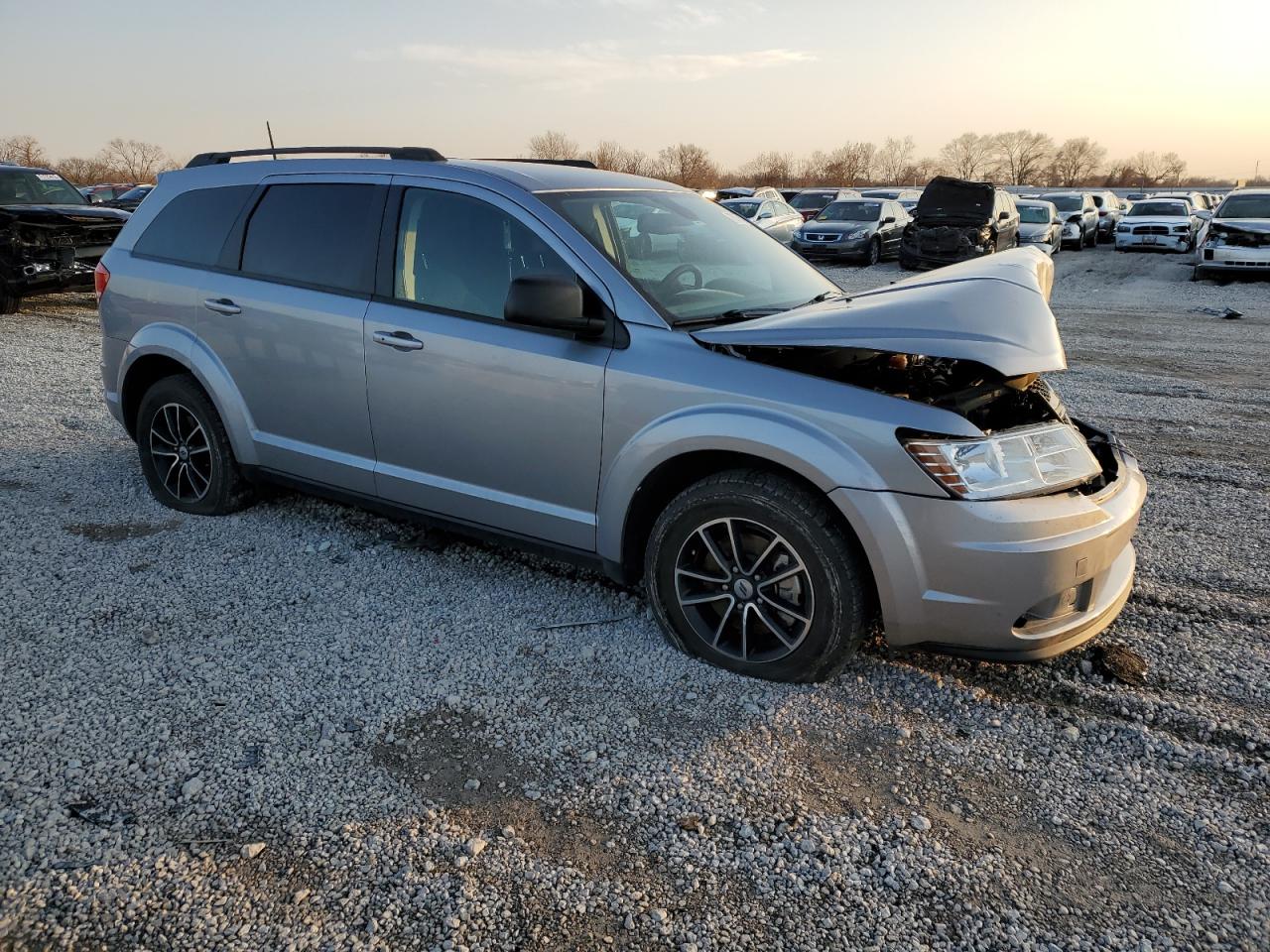 Photo 3 VIN: 3C4PDCAB1JT536013 - DODGE JOURNEY 