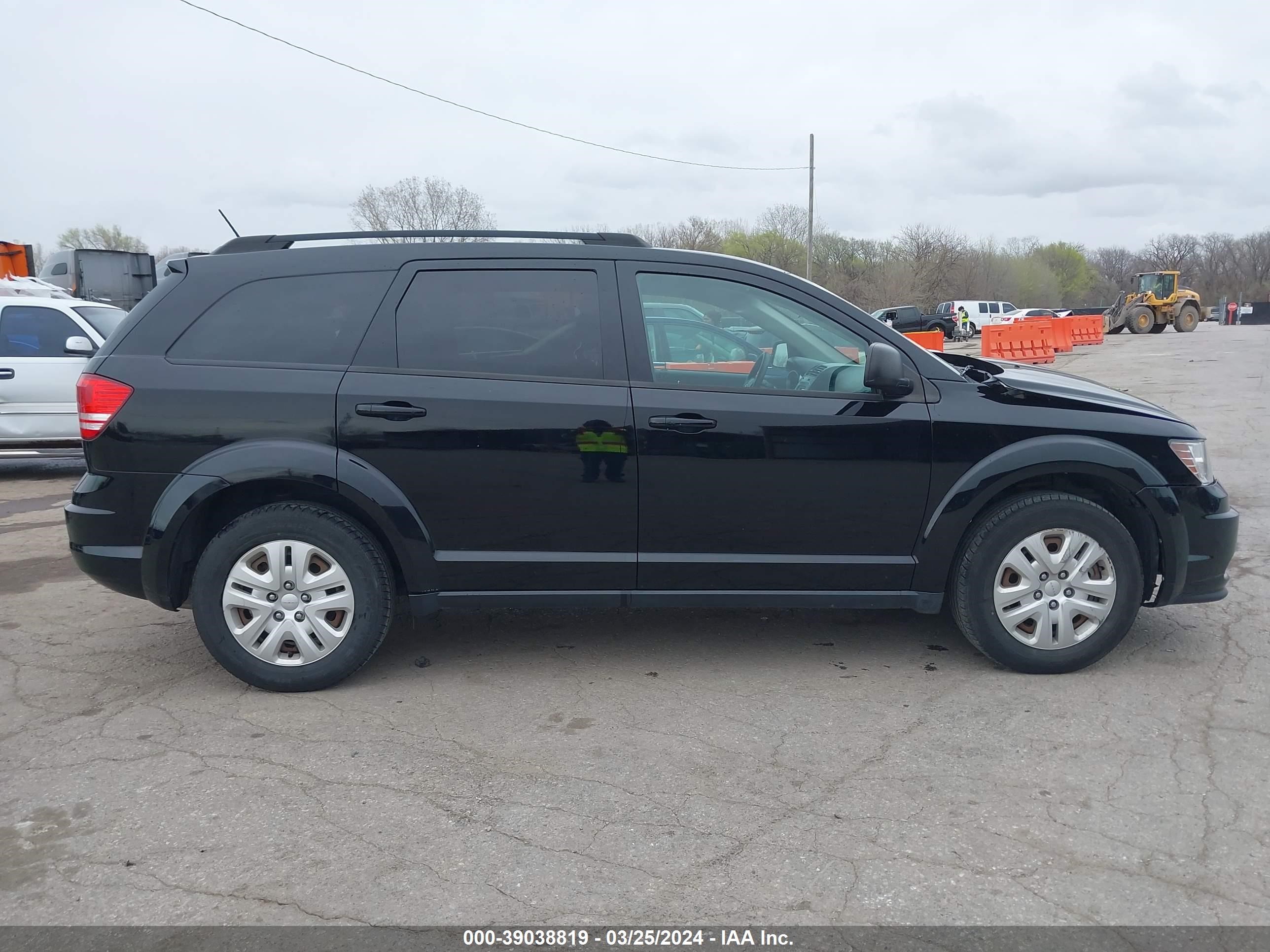 Photo 13 VIN: 3C4PDCAB2JT241390 - DODGE JOURNEY 