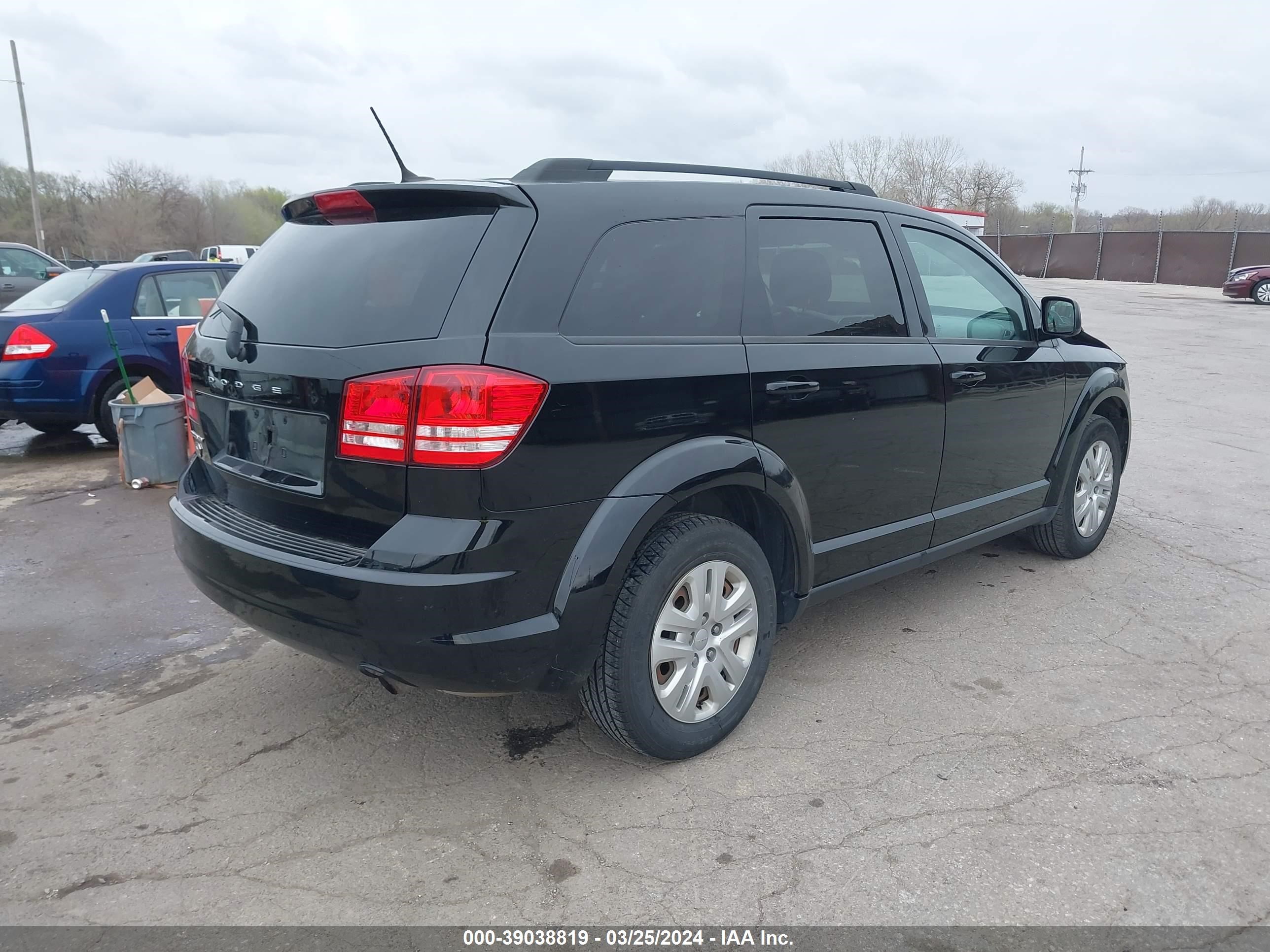 Photo 3 VIN: 3C4PDCAB2JT241390 - DODGE JOURNEY 