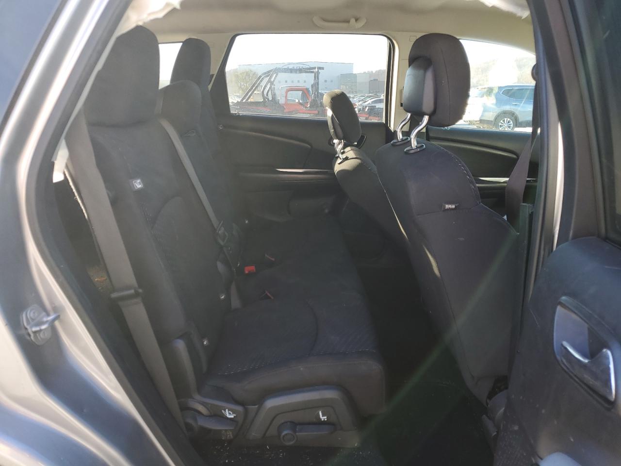 Photo 10 VIN: 3C4PDCAB2JT427656 - DODGE JOURNEY 