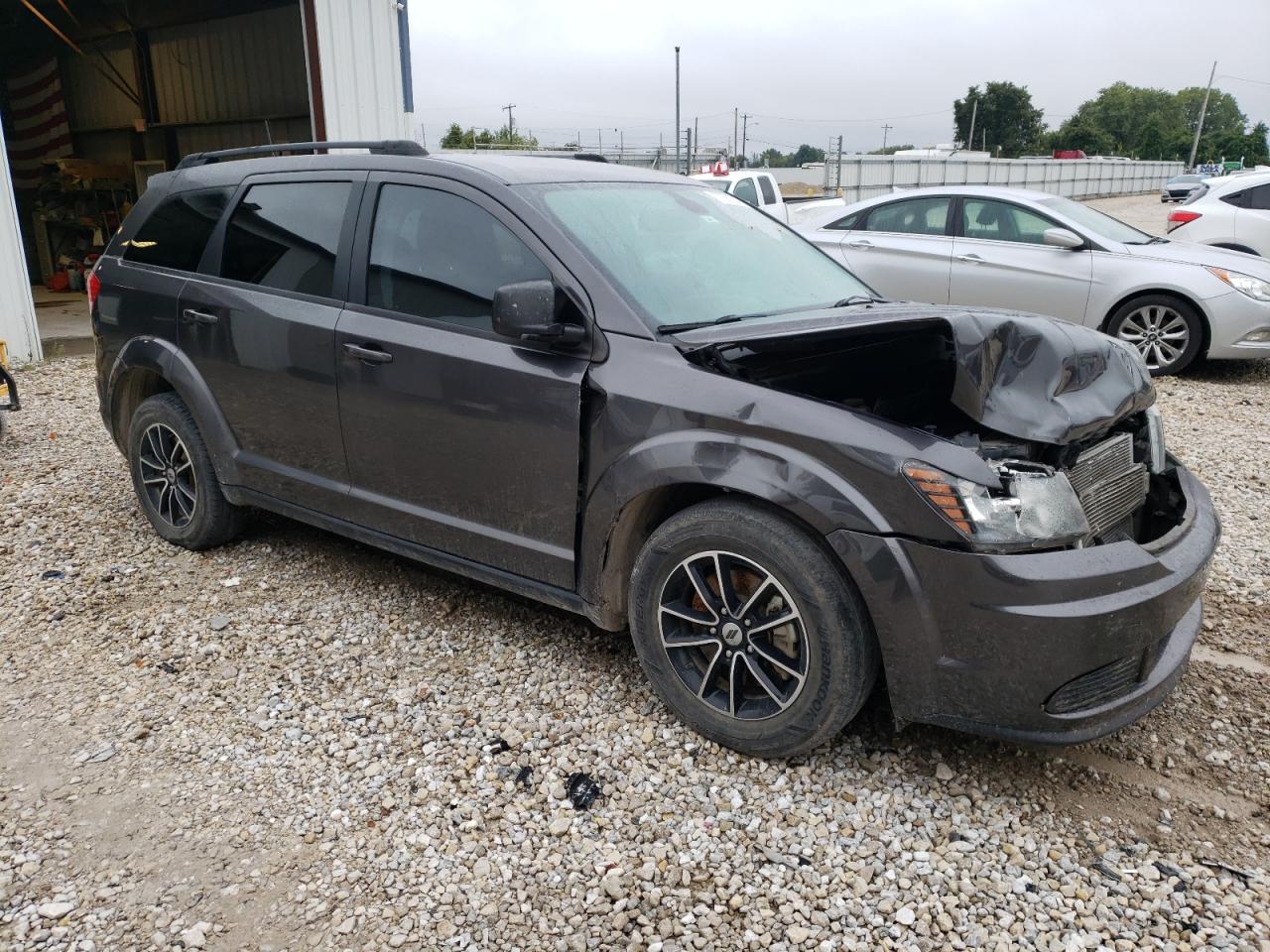 Photo 3 VIN: 3C4PDCAB2JT490899 - DODGE JOURNEY SE 