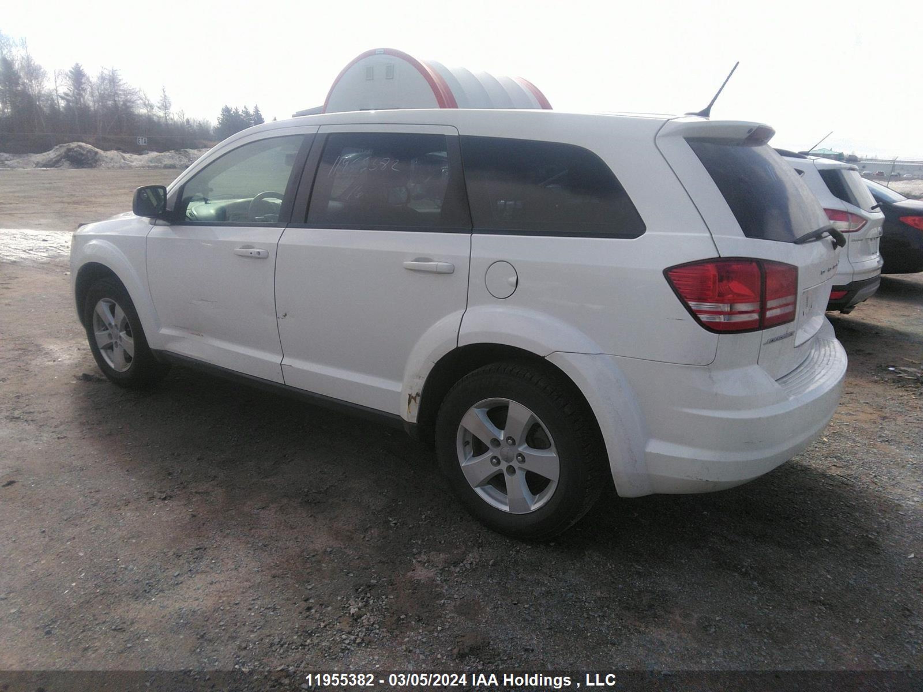 Photo 2 VIN: 3C4PDCAB3GT158091 - DODGE JOURNEY 