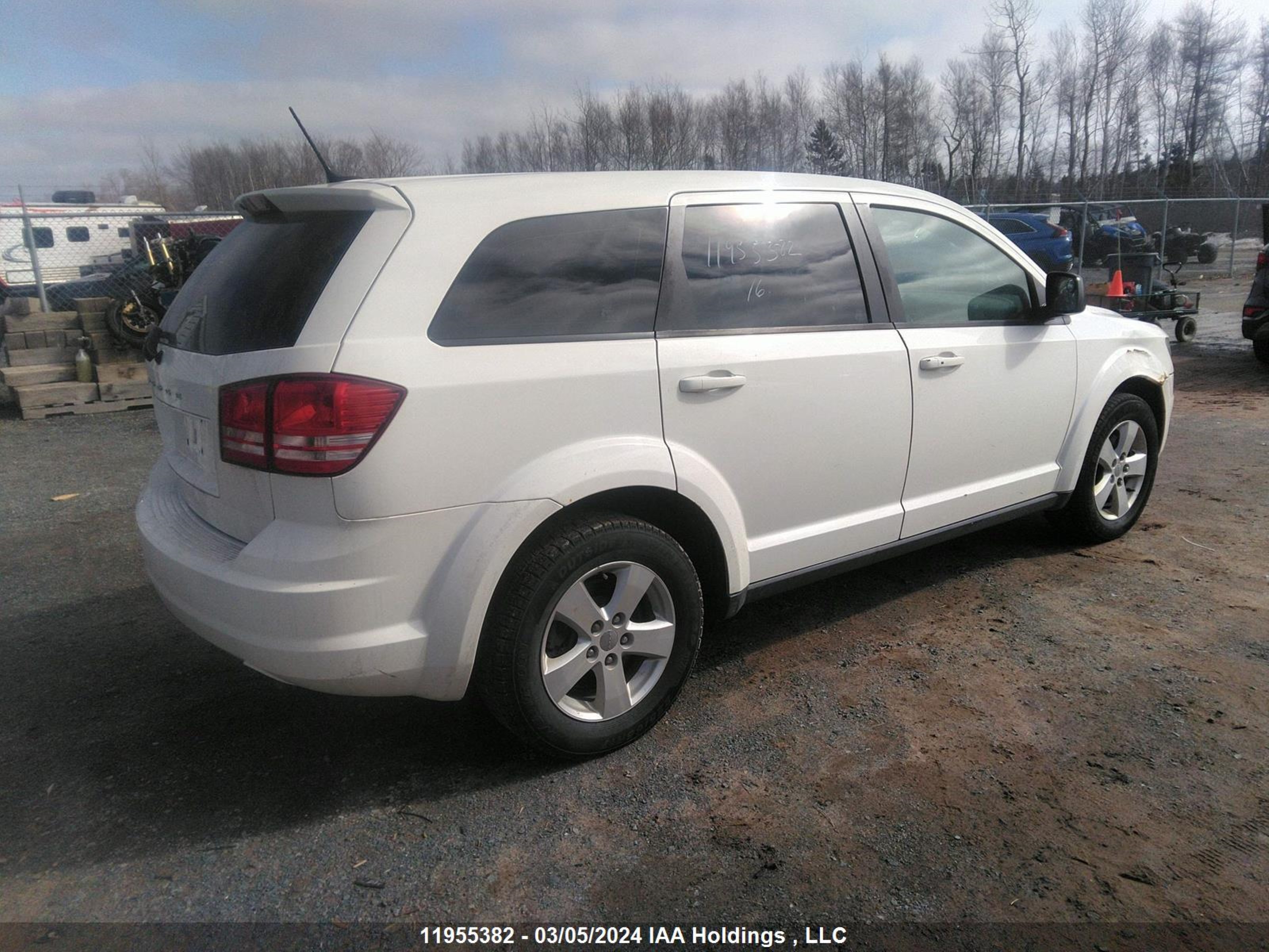 Photo 3 VIN: 3C4PDCAB3GT158091 - DODGE JOURNEY 