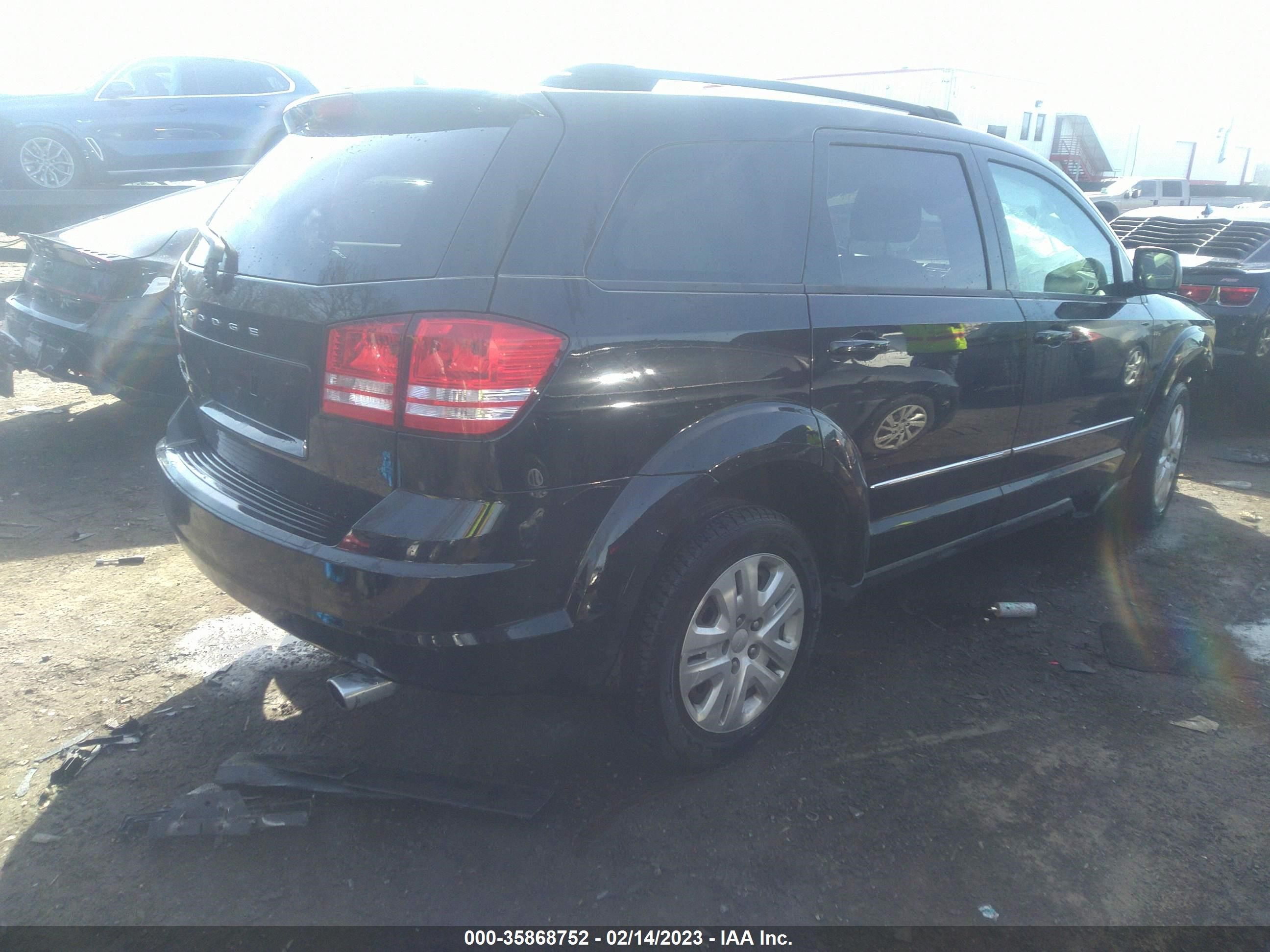 Photo 3 VIN: 3C4PDCAB4JT243576 - DODGE JOURNEY 