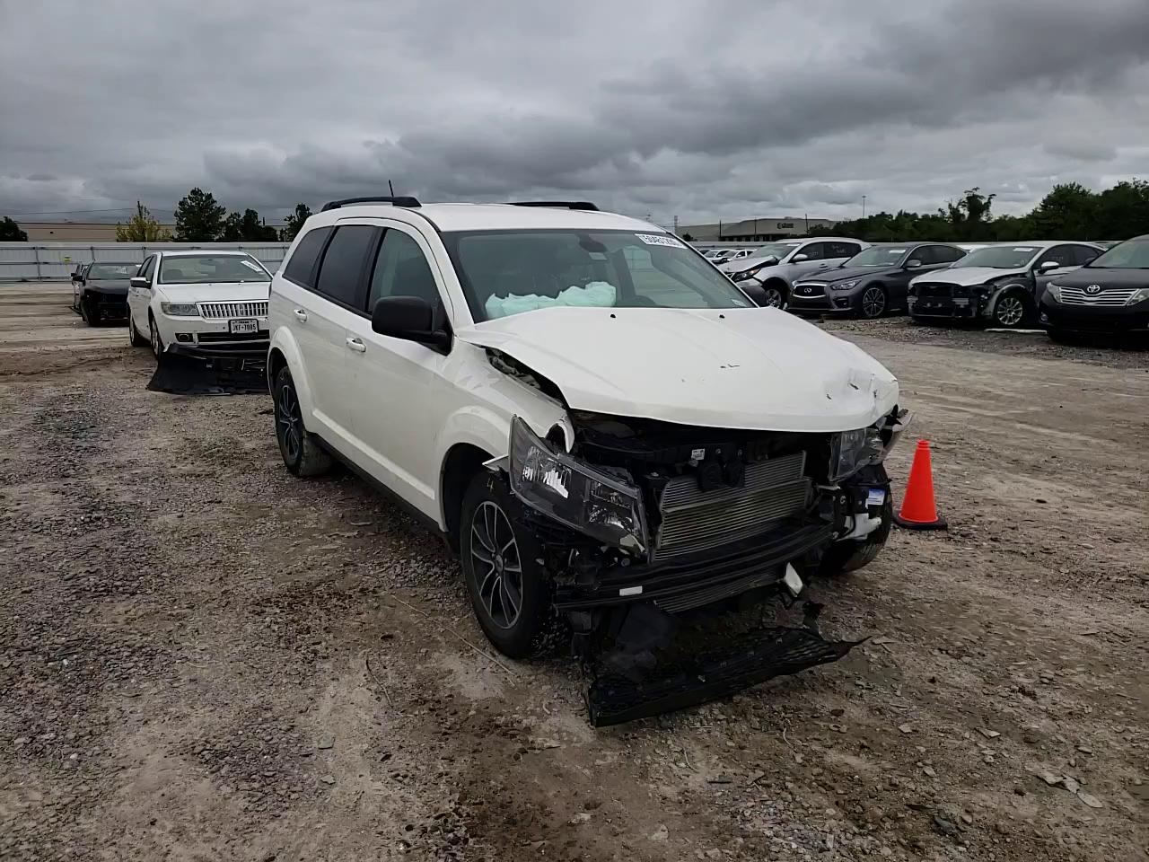 Photo 10 VIN: 3C4PDCAB4JT383403 - DODGE JOURNEY 