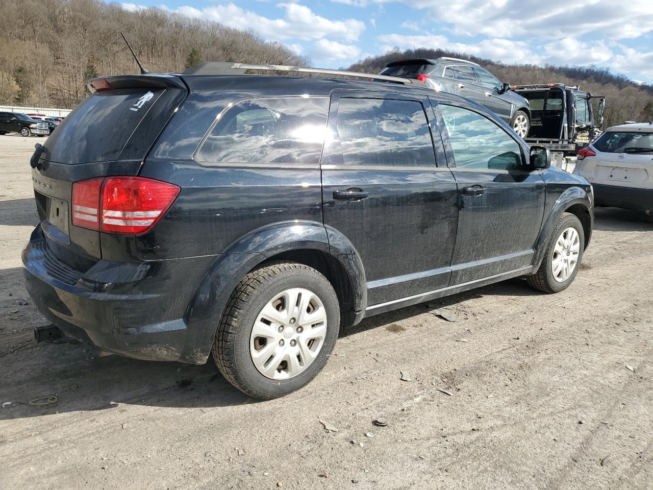 Photo 2 VIN: 3C4PDCAB5JT319595 - DODGE JOURNEY 