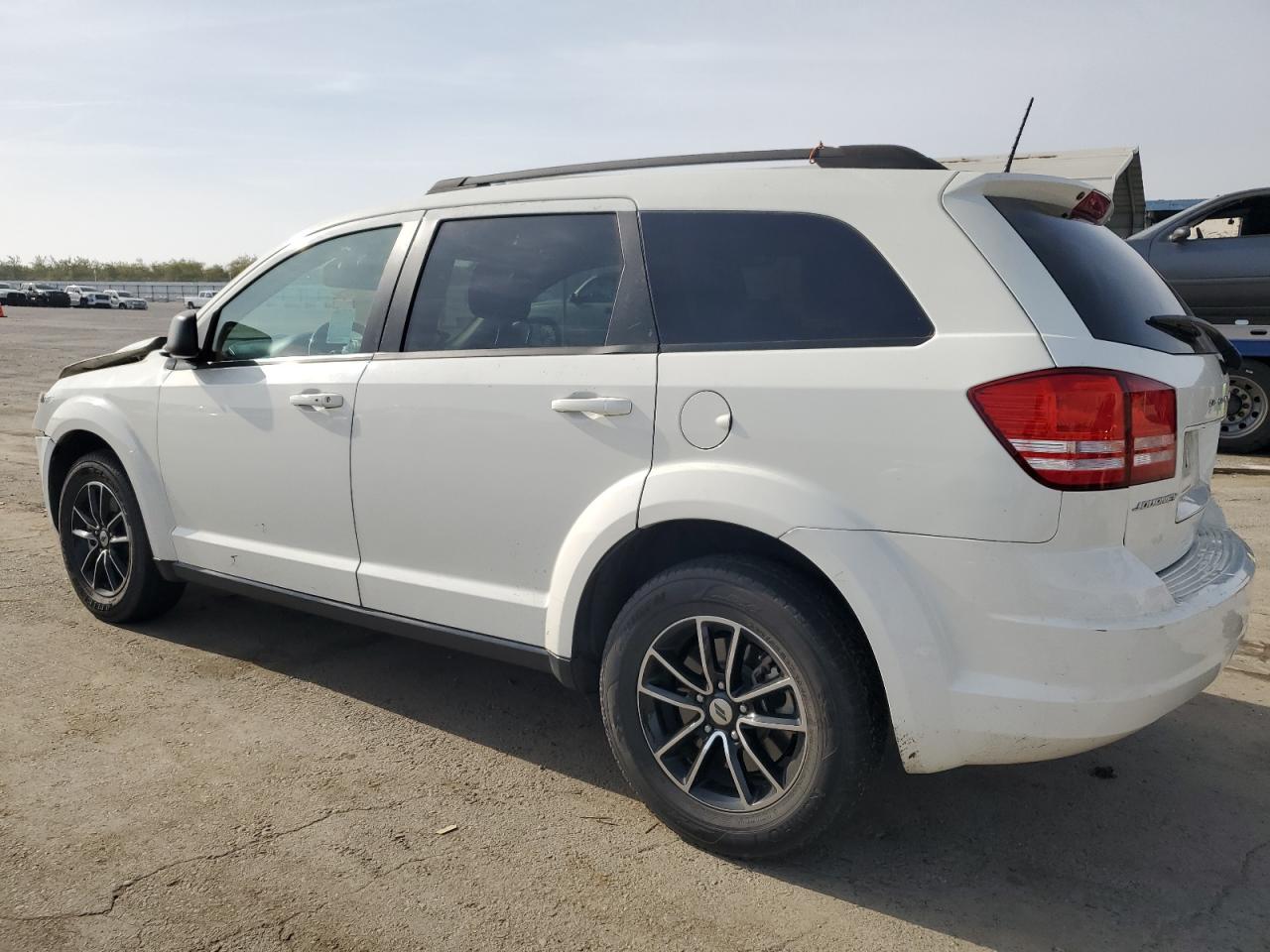 Photo 1 VIN: 3C4PDCAB5JT532157 - DODGE JOURNEY 