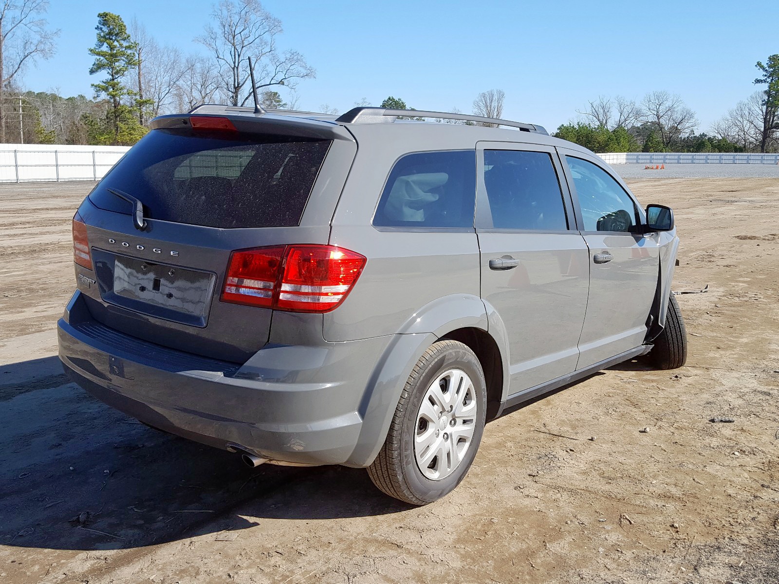 Photo 3 VIN: 3C4PDCAB5KT860955 - DODGE JOURNEY SE 