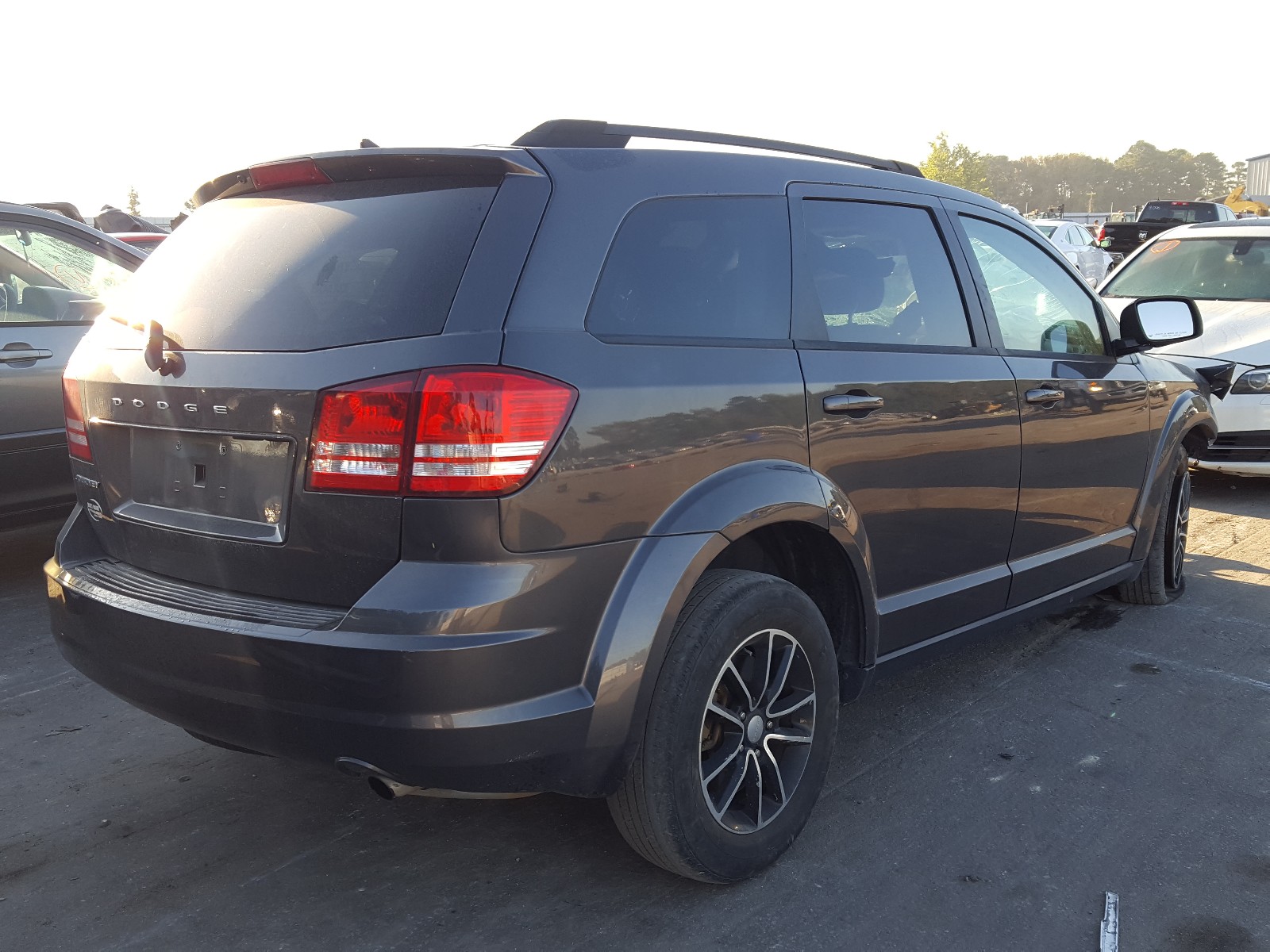 Photo 3 VIN: 3C4PDCAB6HT683194 - DODGE JOURNEY SE 