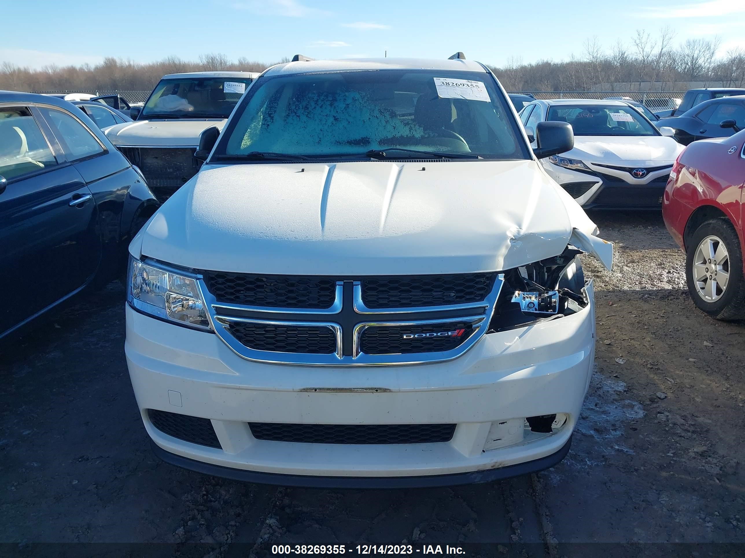 Photo 11 VIN: 3C4PDCAB6JT183011 - DODGE JOURNEY 