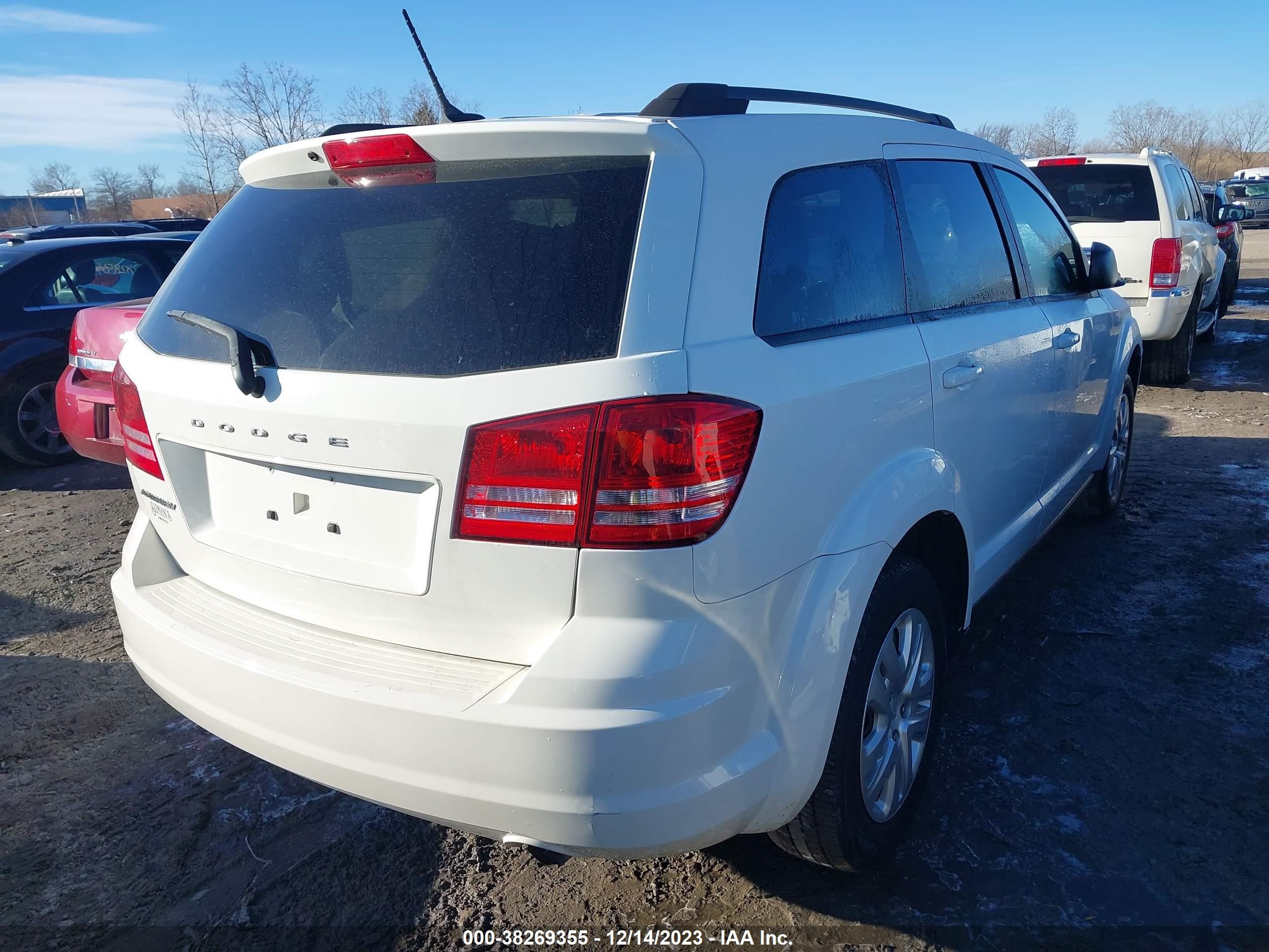 Photo 3 VIN: 3C4PDCAB6JT183011 - DODGE JOURNEY 