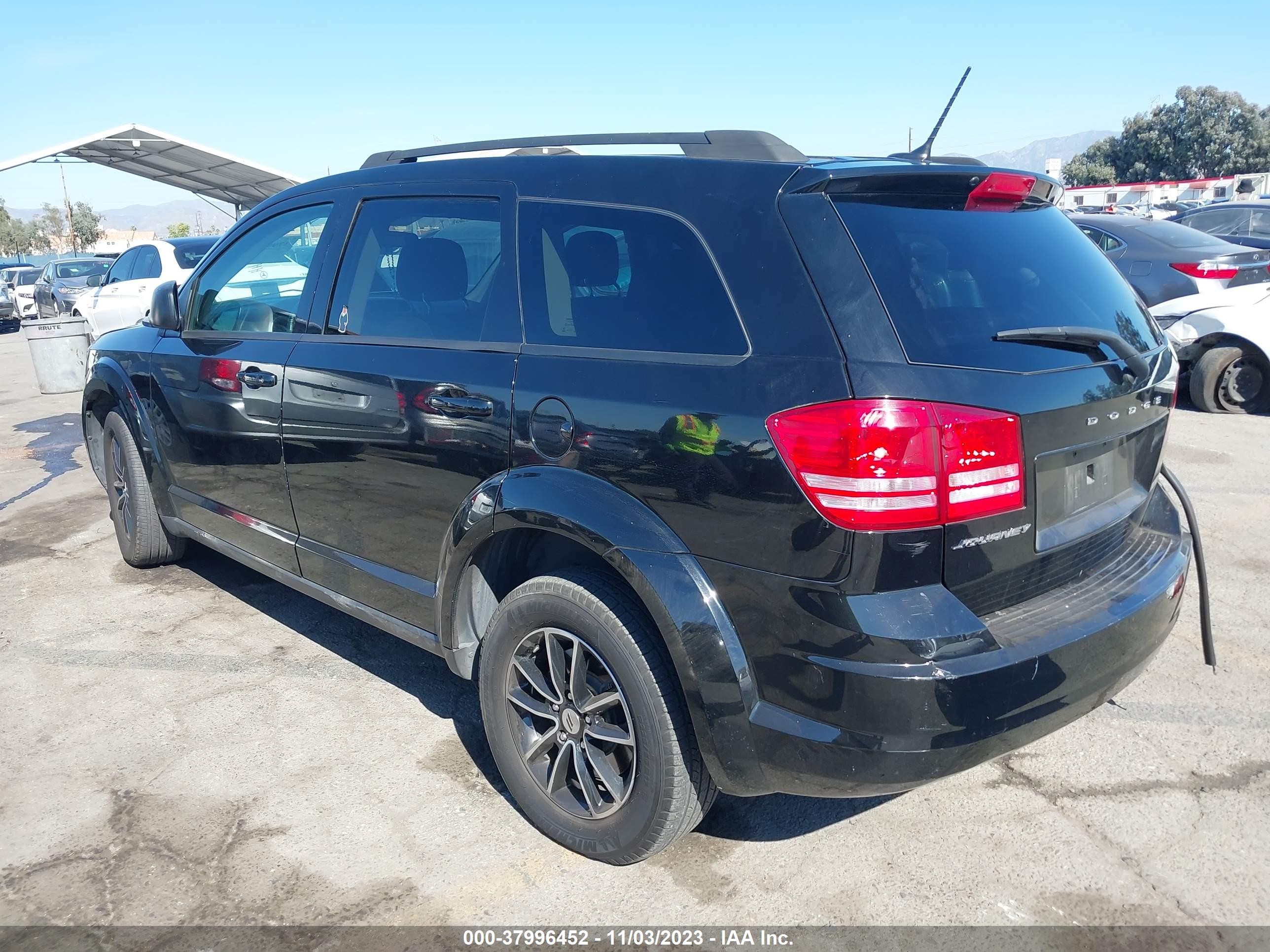 Photo 2 VIN: 3C4PDCAB6JT242557 - DODGE JOURNEY 