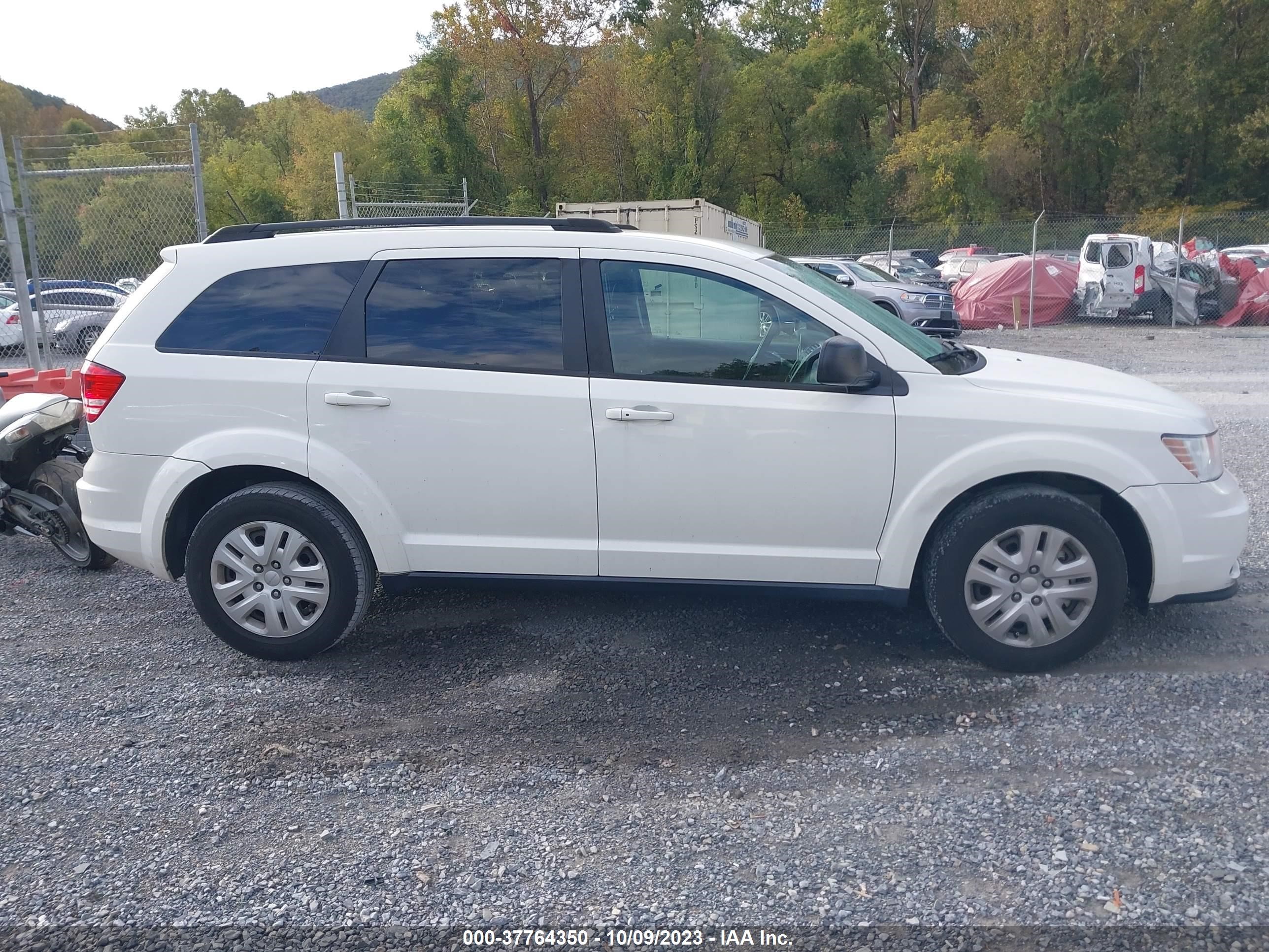 Photo 12 VIN: 3C4PDCAB6JT429846 - DODGE JOURNEY 