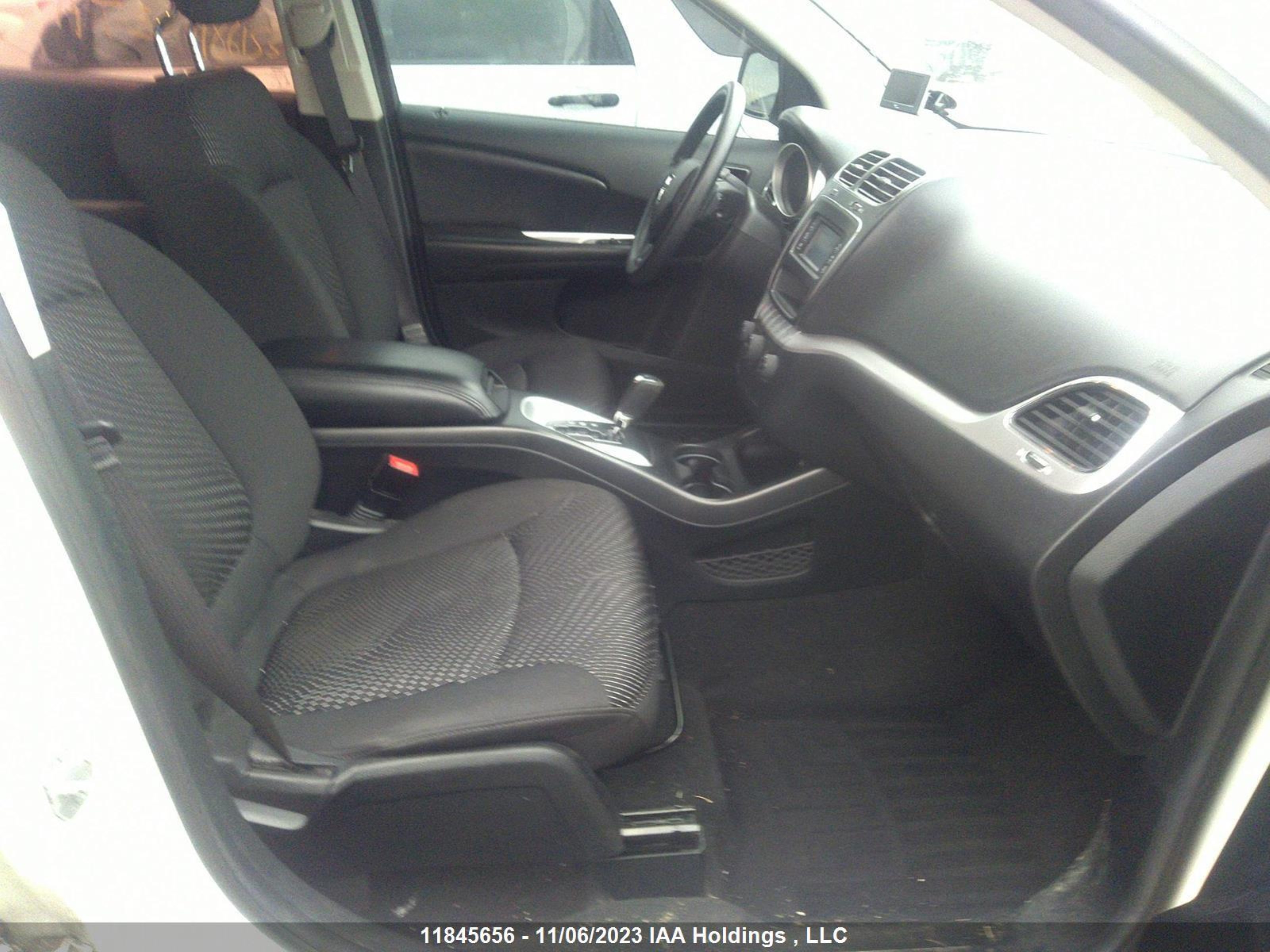 Photo 4 VIN: 3C4PDCAB7FT581030 - DODGE JOURNEY 