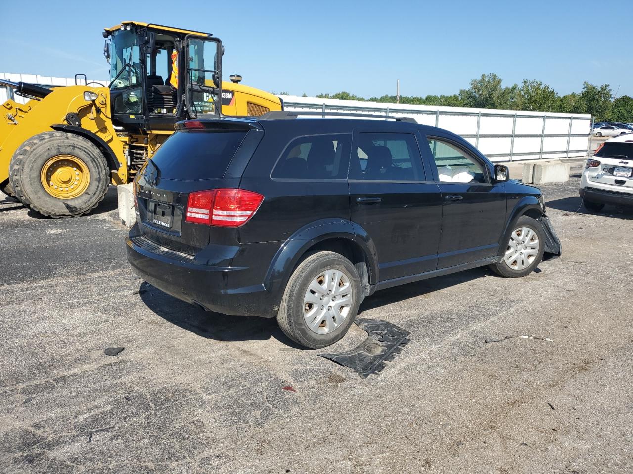 Photo 2 VIN: 3C4PDCAB7JT302149 - DODGE JOURNEY 