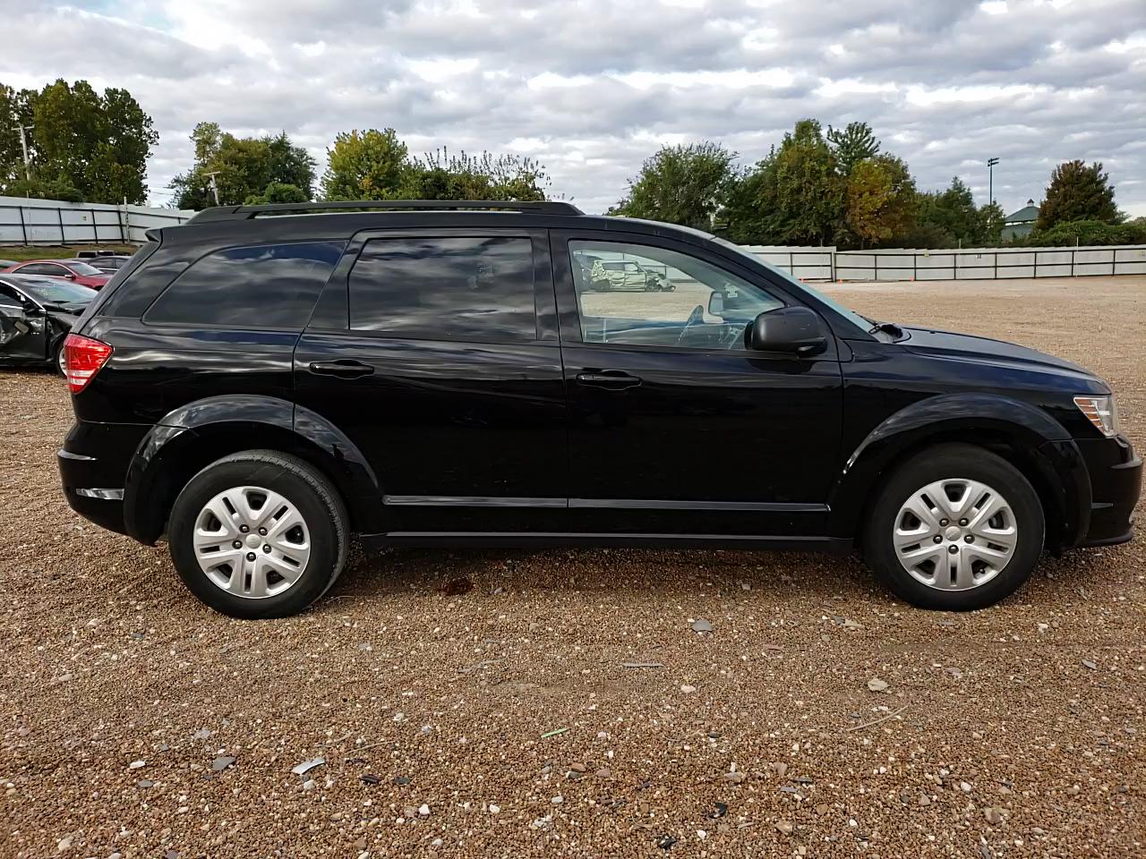 Photo 10 VIN: 3C4PDCAB7JT421593 - DODGE JOURNEY SE 