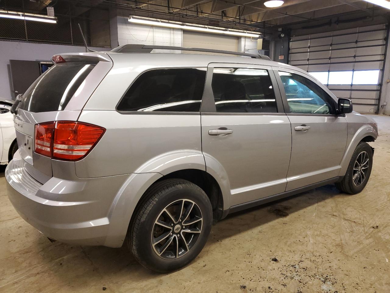 Photo 2 VIN: 3C4PDCAB7JT536081 - DODGE JOURNEY 