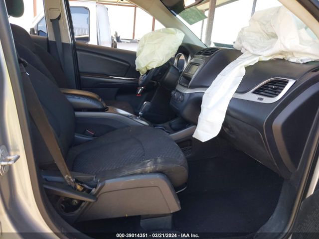 Photo 4 VIN: 3C4PDCAB7KT751333 - DODGE JOURNEY 