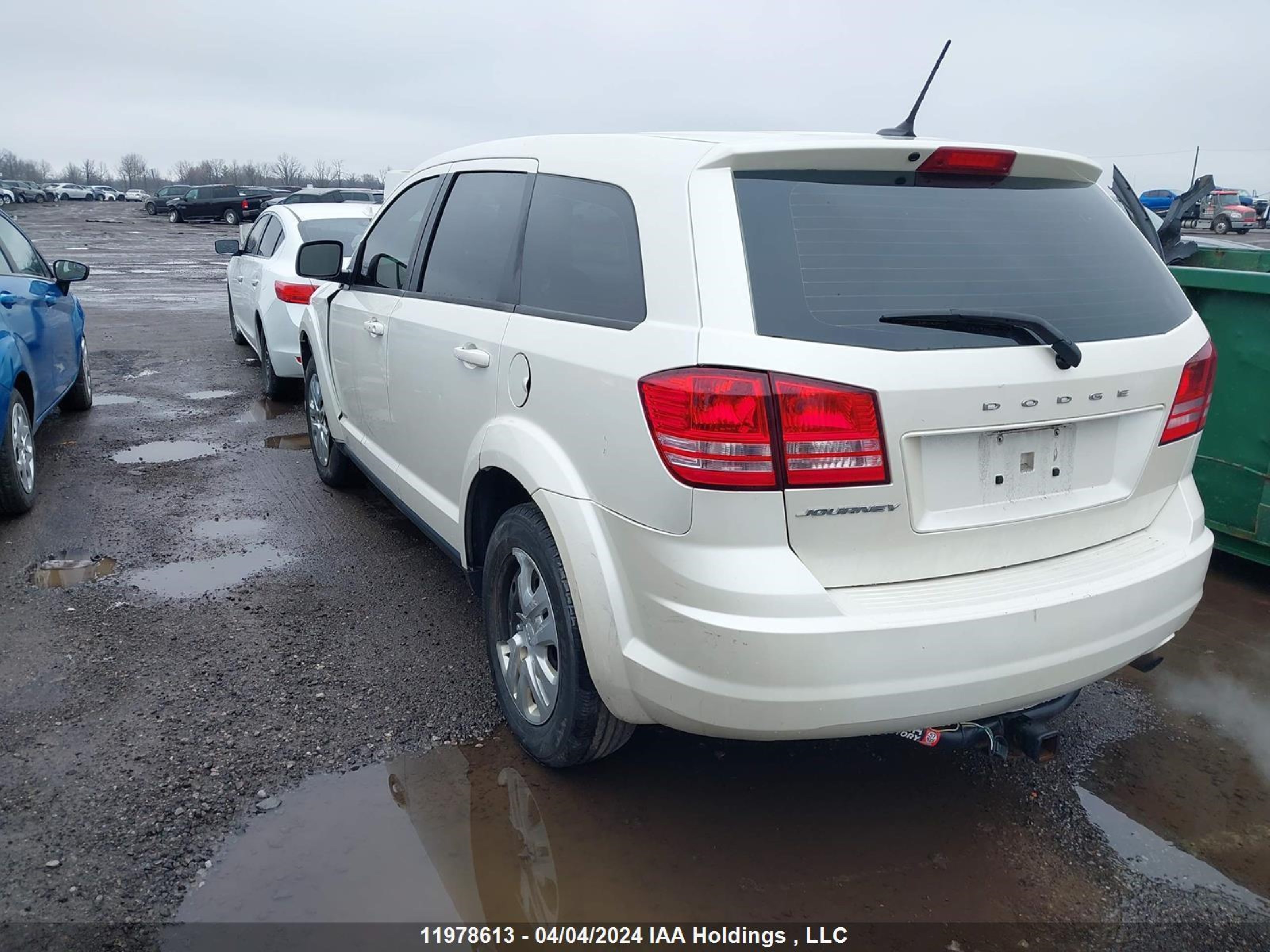 Photo 2 VIN: 3C4PDCAB8HT527447 - DODGE JOURNEY 