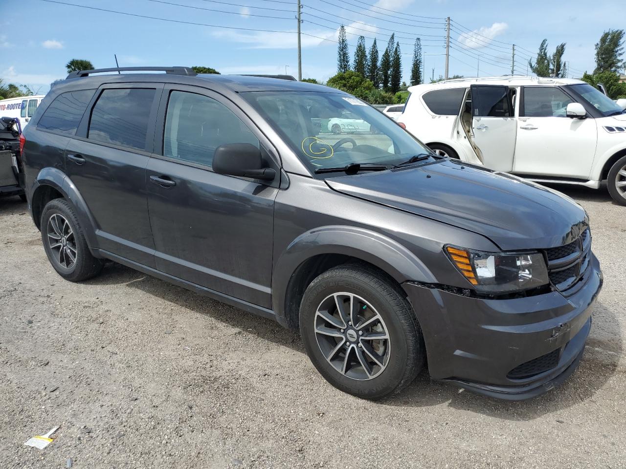 Photo 3 VIN: 3C4PDCAB8JT446230 - DODGE JOURNEY 