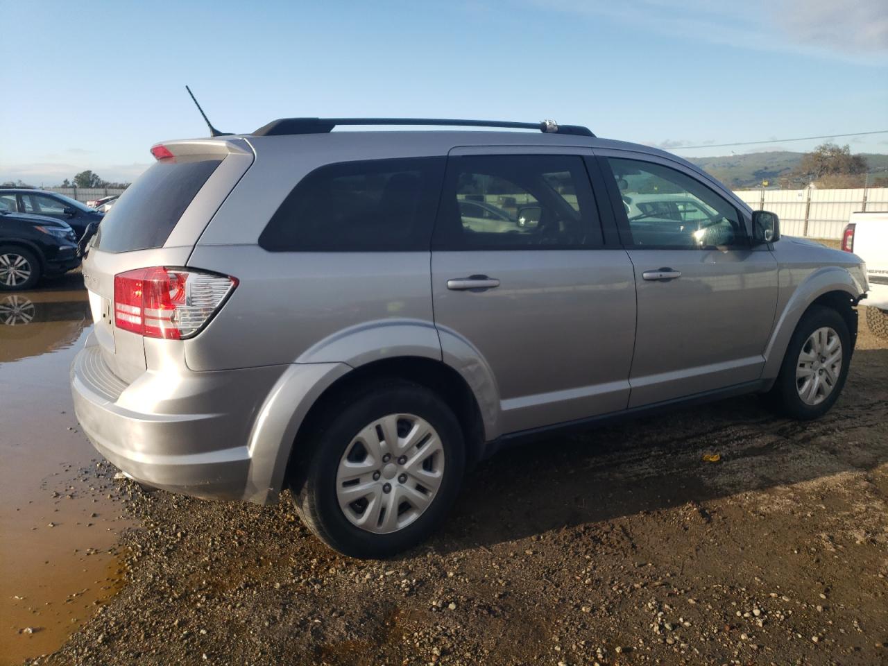 Photo 2 VIN: 3C4PDCAB9JT183116 - DODGE JOURNEY 